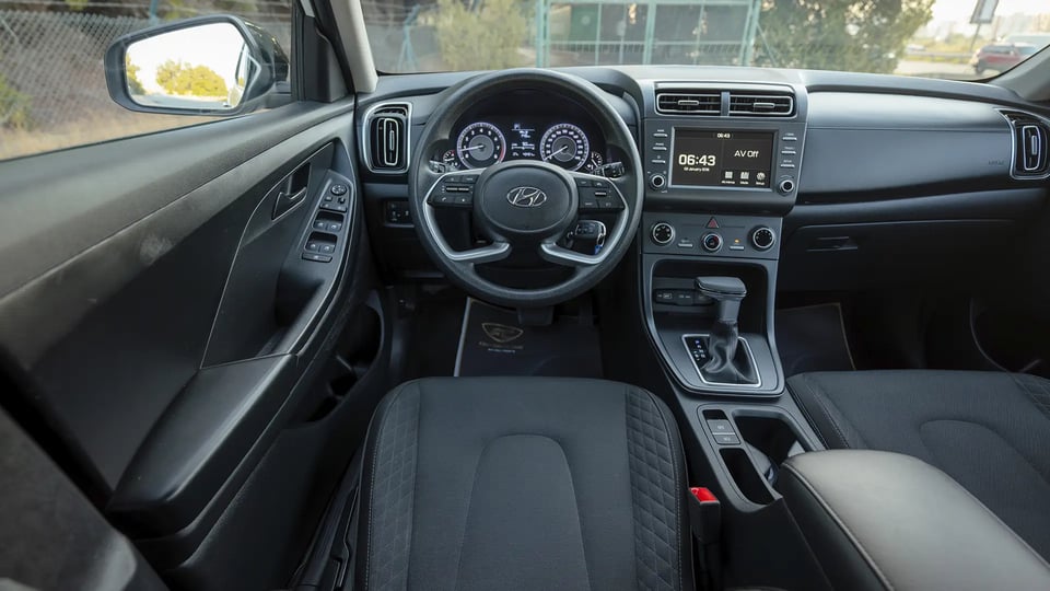 Used 2025 Hyundai Creta Smart in White – Steering Wheel & Instrument Cluster for Sale at First Choice Cars Dubai Sharjah