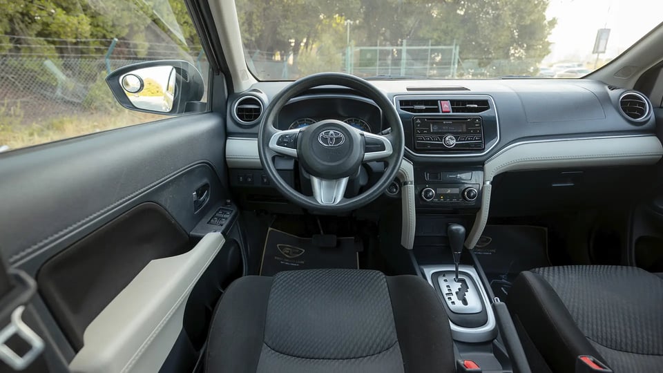 Used 2022 Toyota Rush EX in White – Steering Wheel & Instrument Cluster for Sale at First Choice Cars Dubai Sharjah