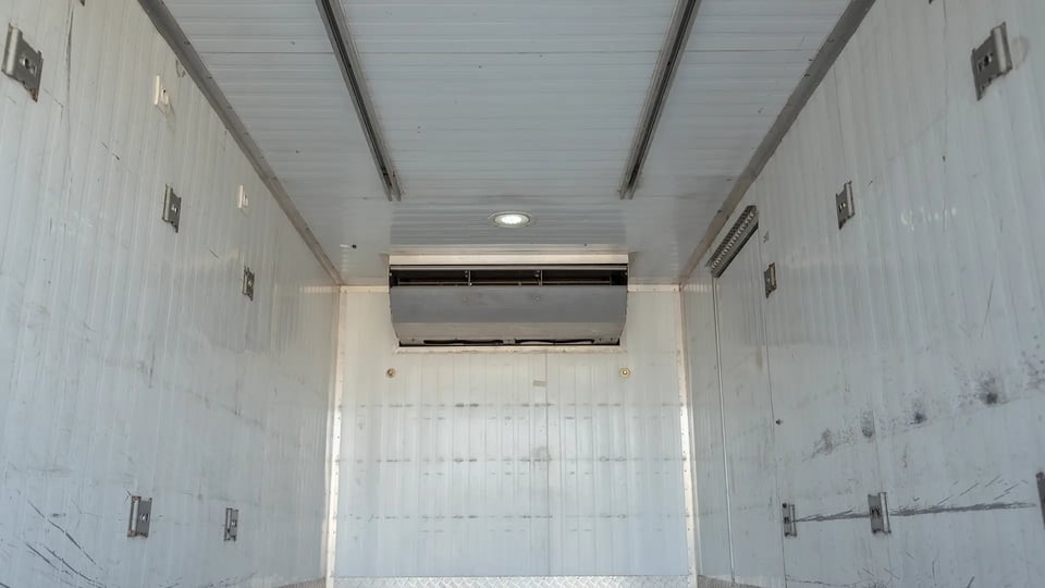 Used 2022 Mitsubishi Canter Chiller Box in White – Chiller Cooling Unit View for Sale at First Choice Cars Dubai Sharjah