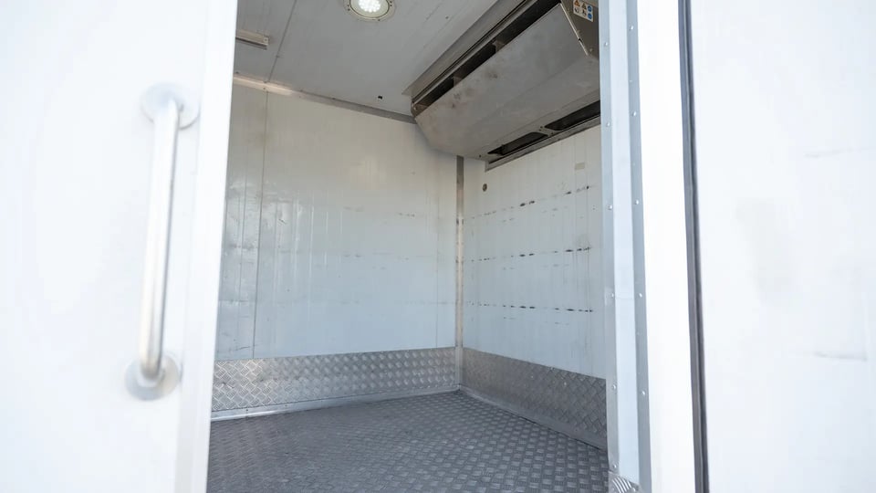 Used 2022 Mitsubishi Canter Chiller Box in White – Chiller Box Right Side Interior View for Sale at First Choice Cars Dubai Sharjah