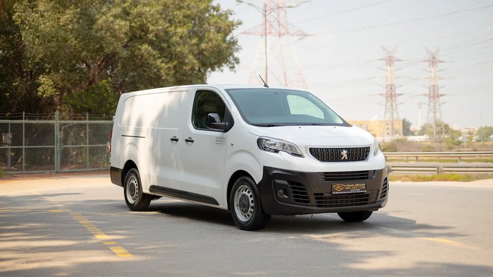 Used 2020 Peugeot Expert L3 in White – Right Front Diagonal (45°) View for Sale at First Choice Cars Dubai Sharjah