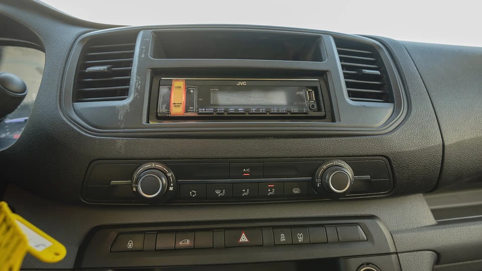 Used 2020 Peugeot Expert L3 in White – Infotainment / Touchscreen System for Sale at First Choice Cars Dubai Sharjah