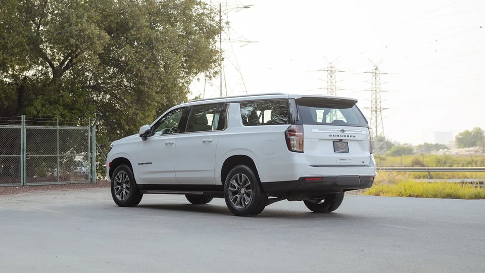 Used 2023 Chevrolet Suburban LT in White – Left Back Diagonal (45°) View for Sale at First Choice Cars Dubai Sharjah