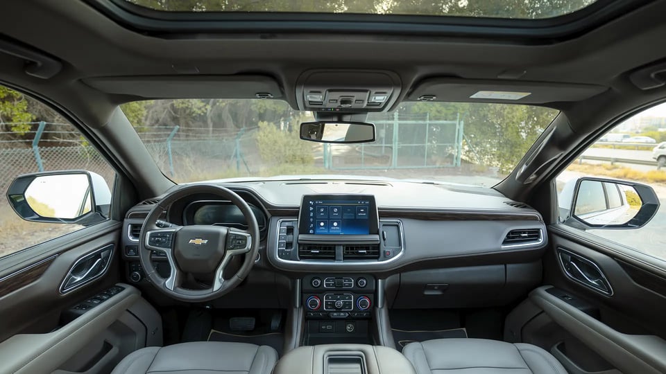 Used 2023 Chevrolet Suburban LT in White – Front Cabin / Dashboard Full View for Sale at First Choice Cars Dubai Sharjah