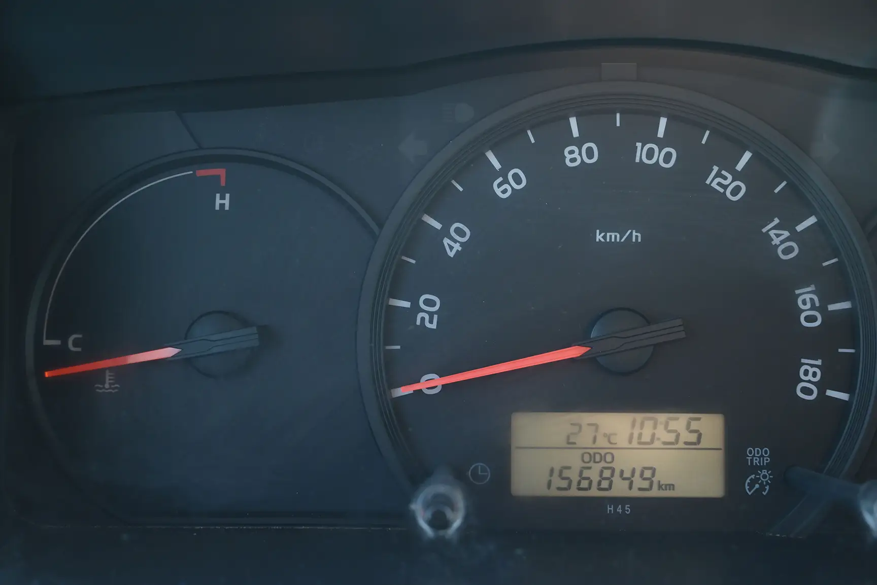 Used 2015 Toyota Hiace GL - Std Roof White – Odometer / Mileage Reading View at First Choice Cars Sharjah