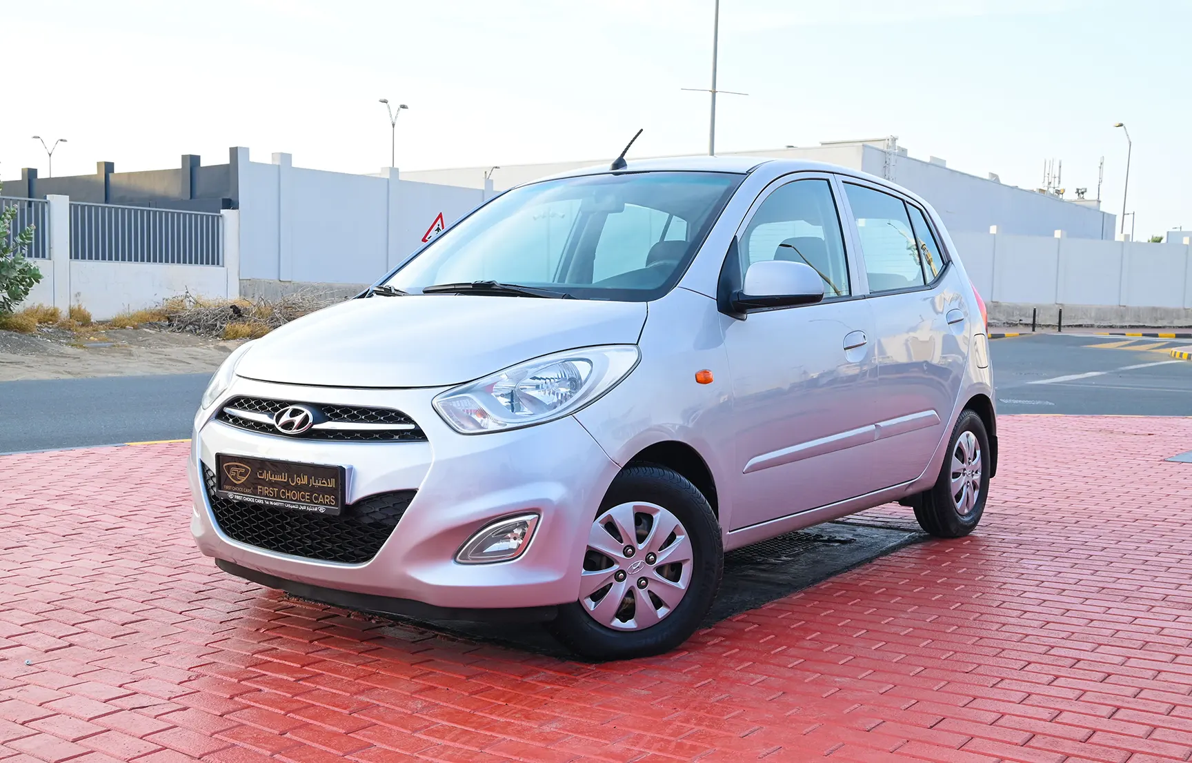 Used 2015 Hyundai i10 GL Silver – Left Front Diagonal (45°) View at First Choice Cars Sharjah