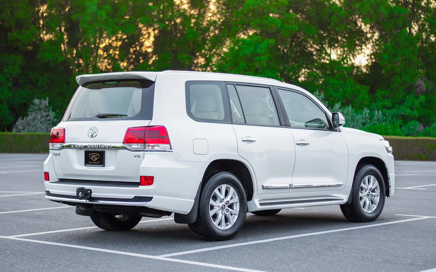 Used 2021 Toyota Land Cruiser GXR White – Right Back Diagonal (45°) View at First Choice Cars Sharjah