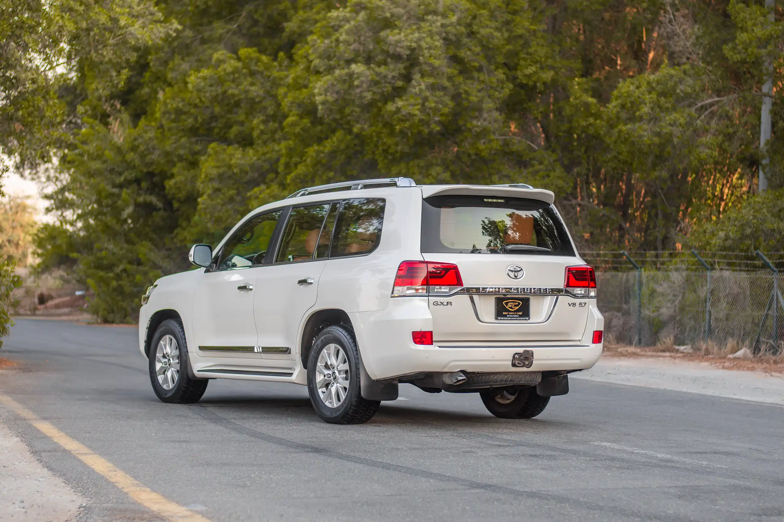 Used 2016 Toyota Land Cruiser Gxr 5.7L V8 White – Left Front Diagonal (45°) View at First Choice Cars Sharjah