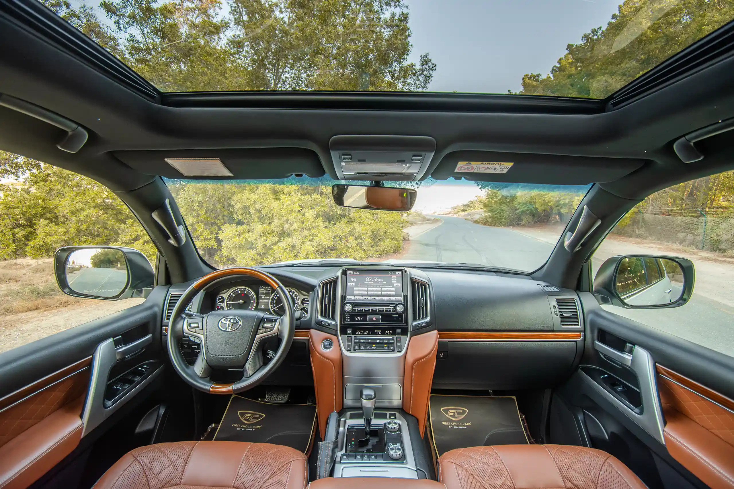 Used 2016 Toyota Land Cruiser Gxr 5.7L V8 White – Front Cabin / Dashboard Full View at First Choice Cars Sharjah