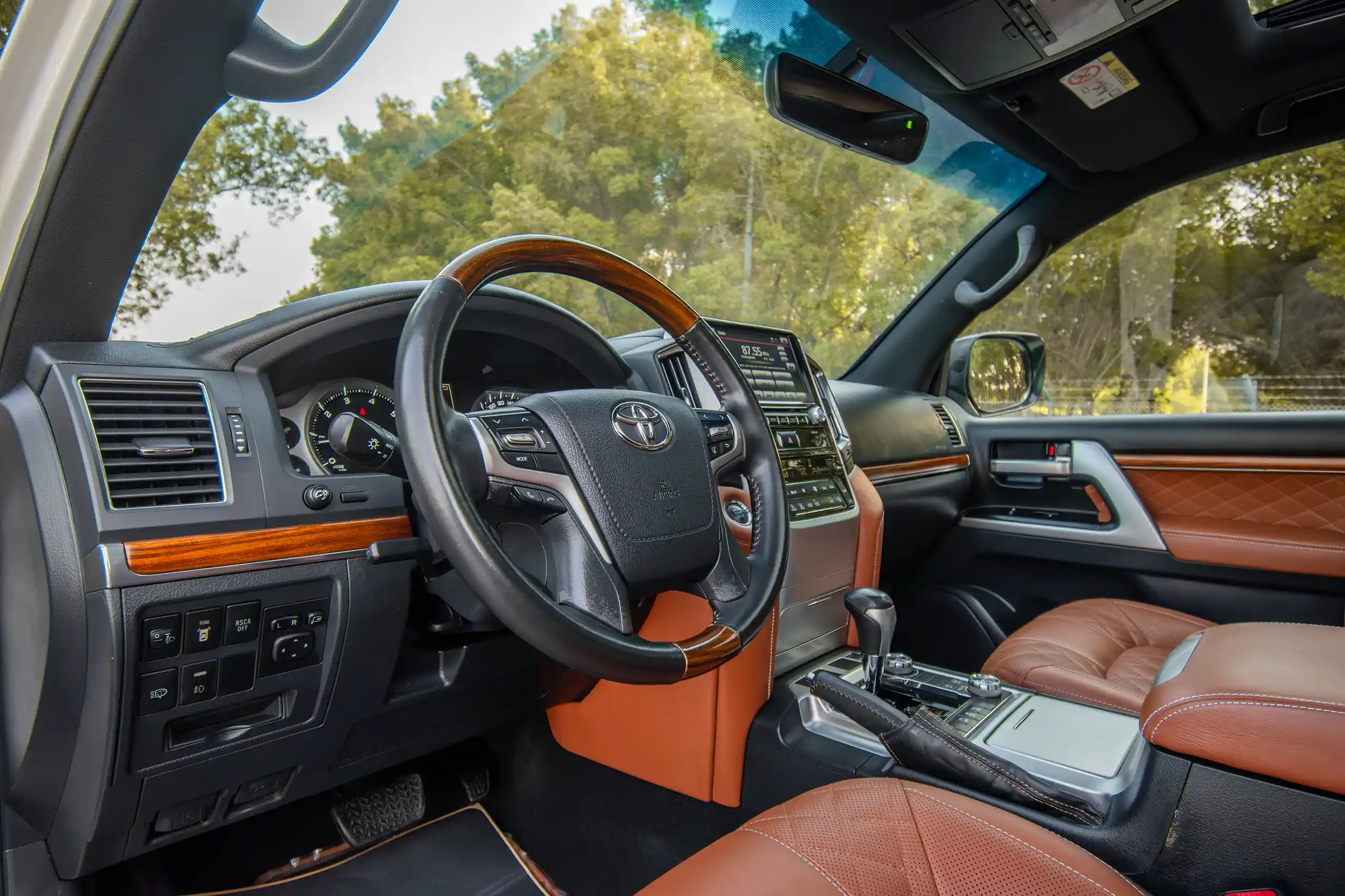 Used 2016 Toyota Land Cruiser Gxr 5.7L V8 White – Driver Side Dashboard & Steering View at First Choice Cars Sharjah