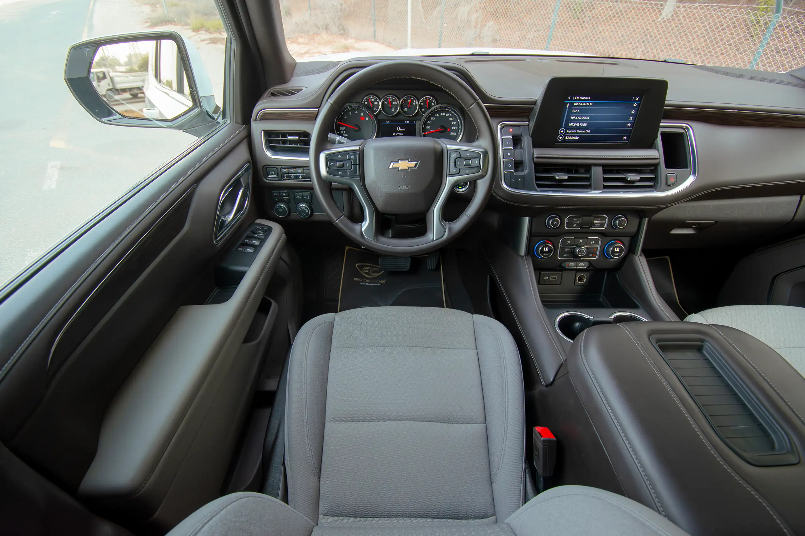 Used 2023 Chevrolet Tahoe LS White – Steering Wheel & Instrument Cluster at First Choice Cars Sharjah