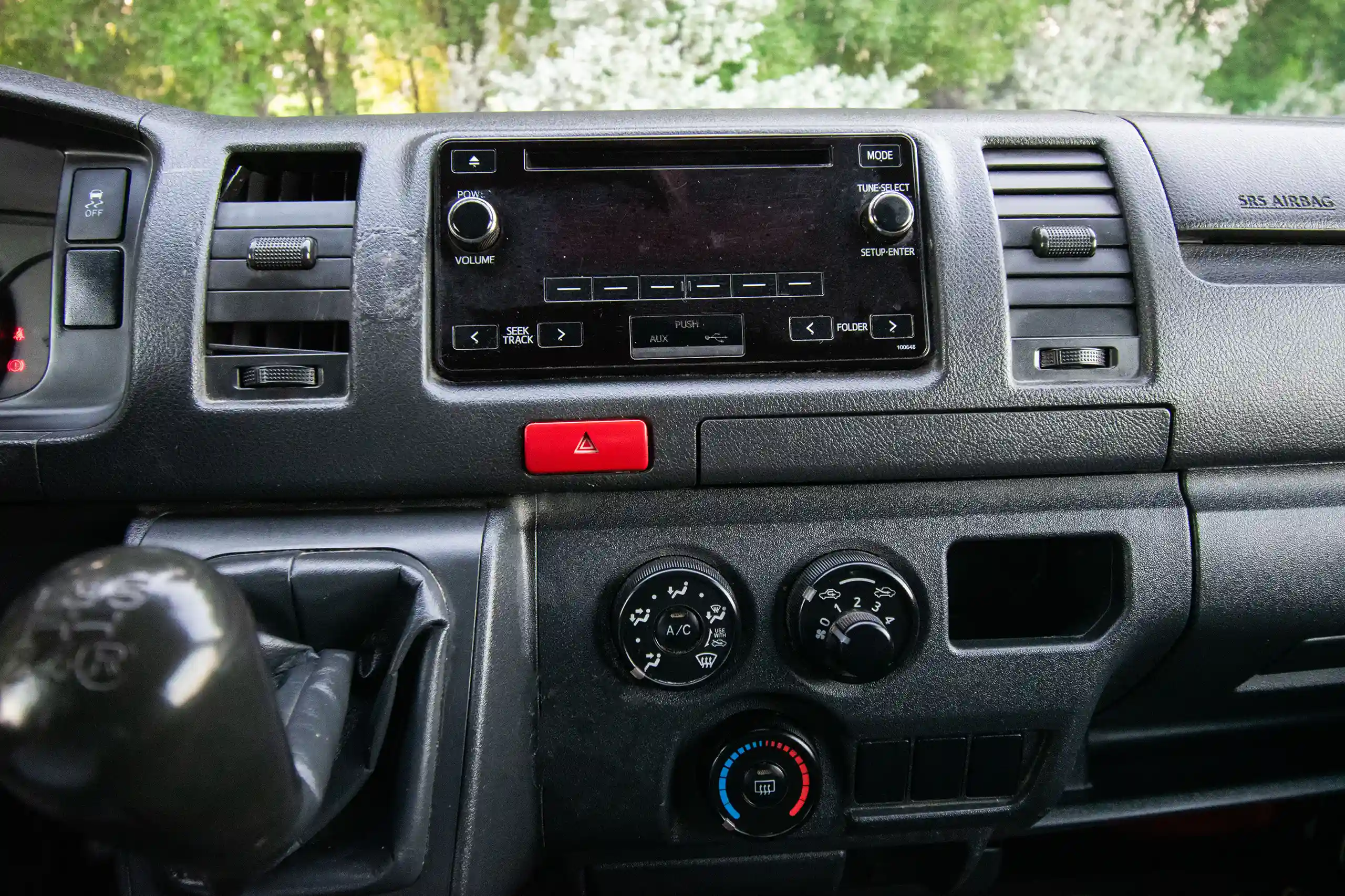 Used 2022 Toyota Hiace GL - Std Roof White – Infotainment / Touchscreen System at First Choice Cars Sharjah