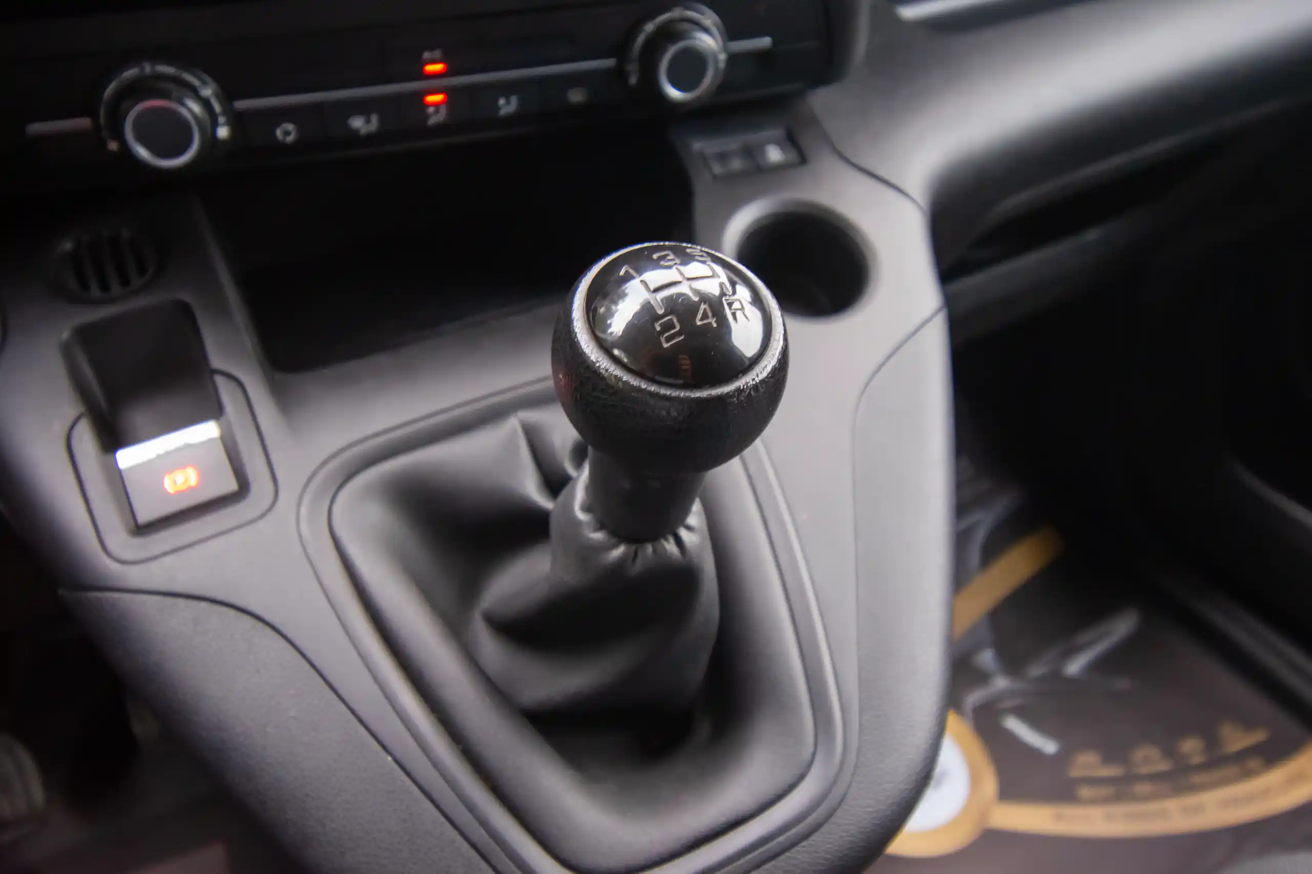 Used 2022 Peugeot Partner Standard White – Center Console & Gear Shifter at First Choice Cars Sharjah