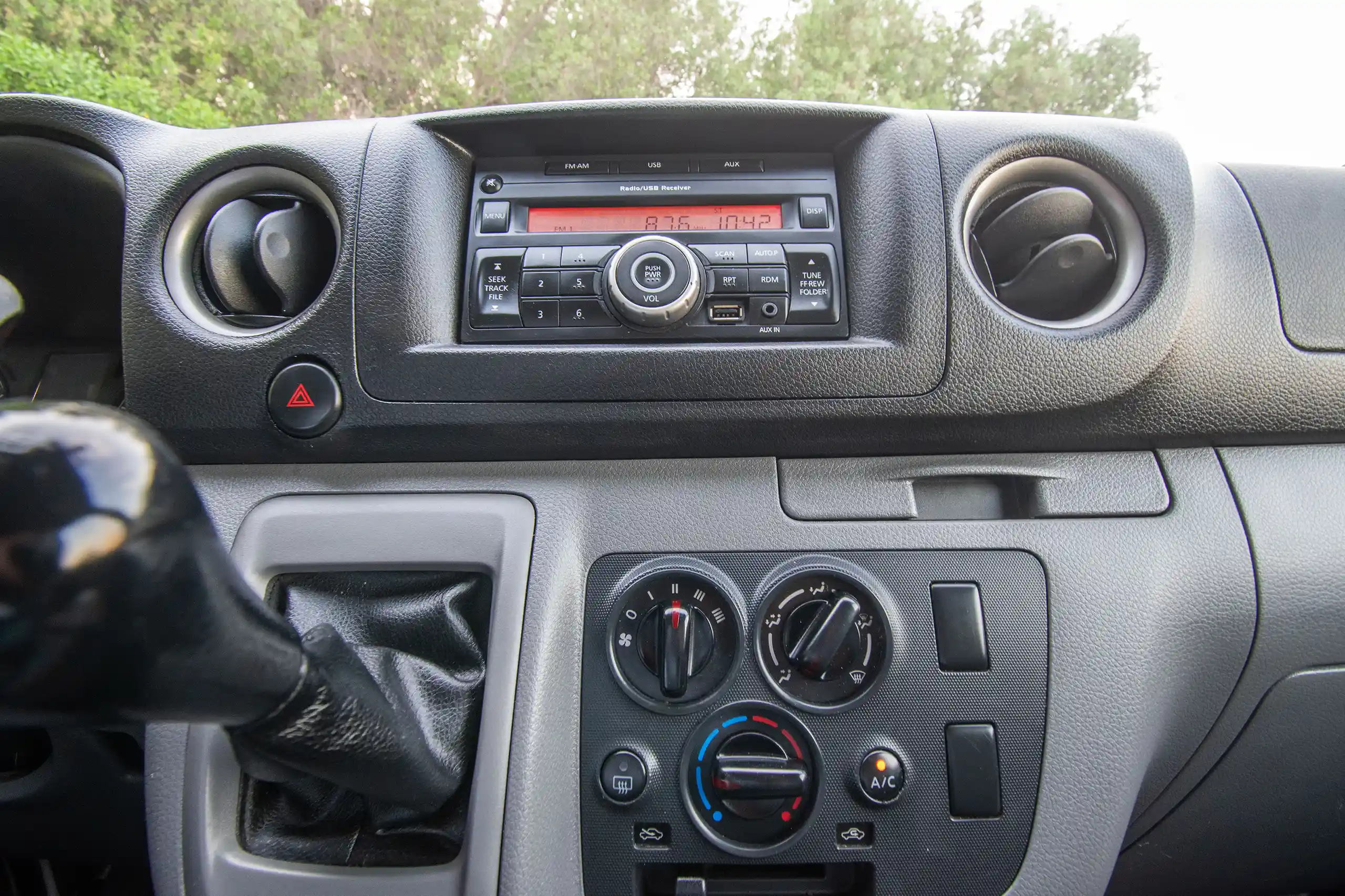 Used 2022 Nissan Urvan Panel Van S/R White – Infotainment / Touchscreen System at First Choice Cars Sharjah