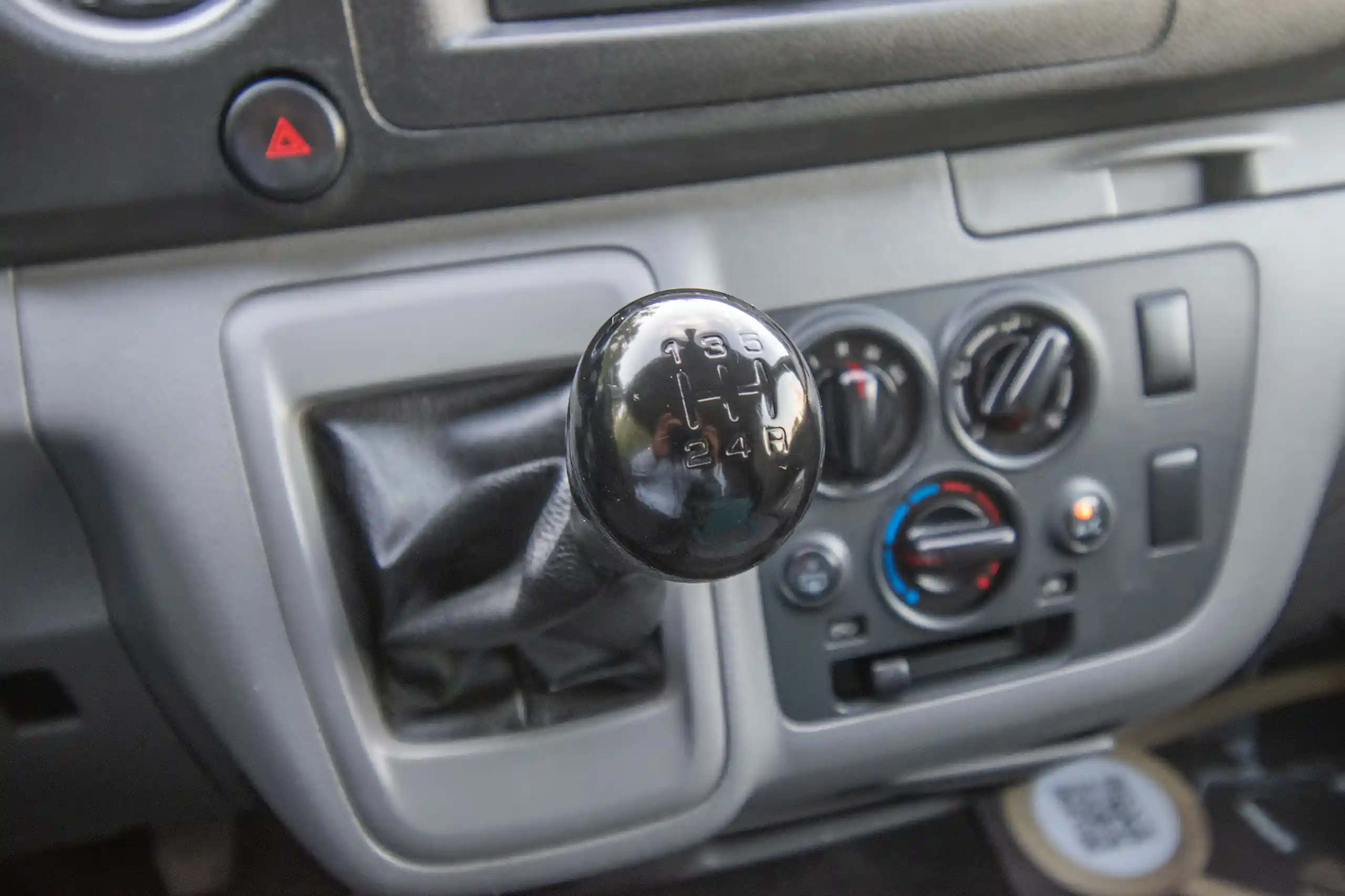 Used 2022 Nissan Urvan Panel Van S/R White – Center Console & Gear Shifter at First Choice Cars Sharjah