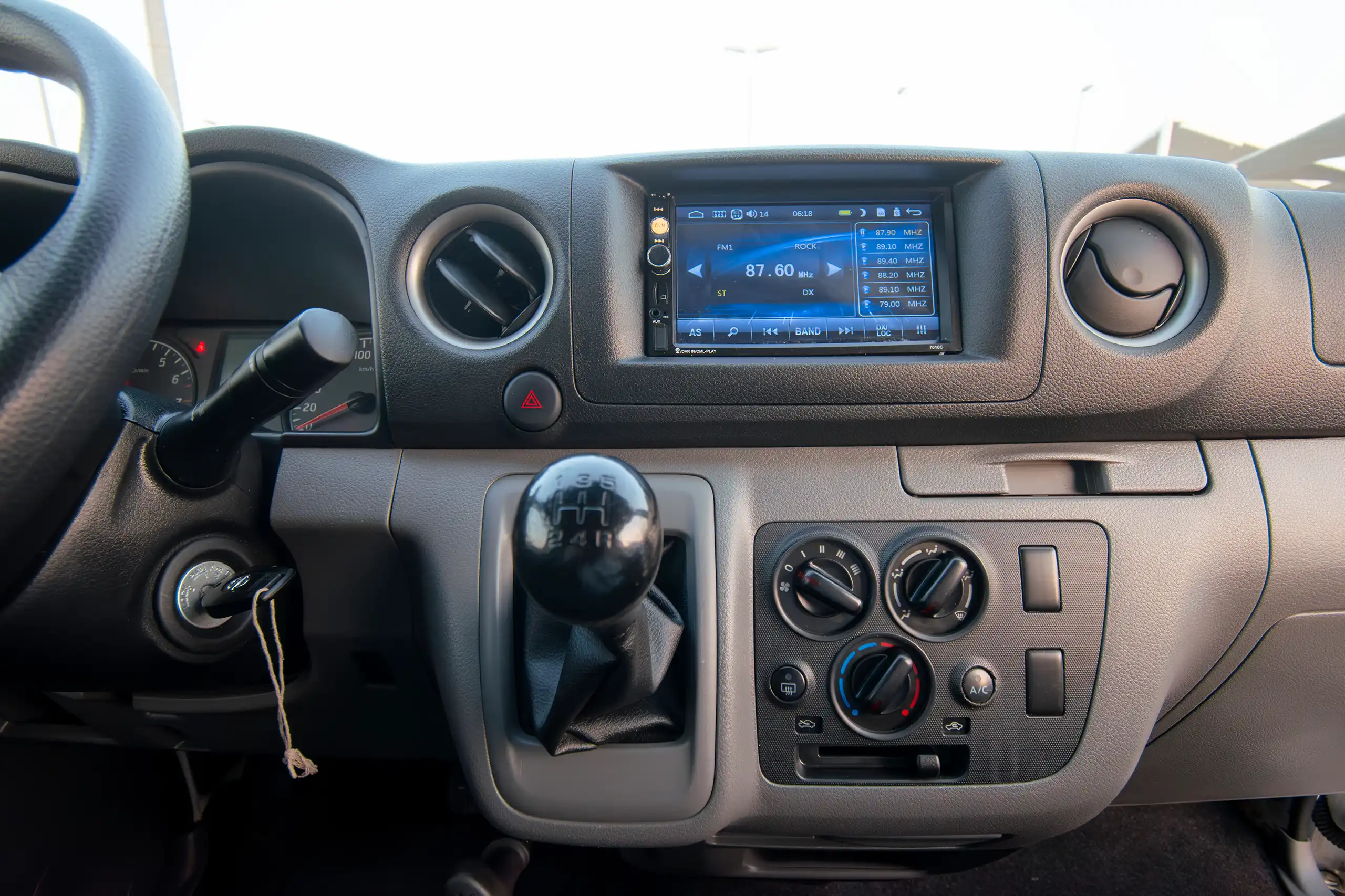 Used 2022 Nissan Urvan Panel Van S/R White – Infotainment / Touchscreen System at First Choice Cars Sharjah