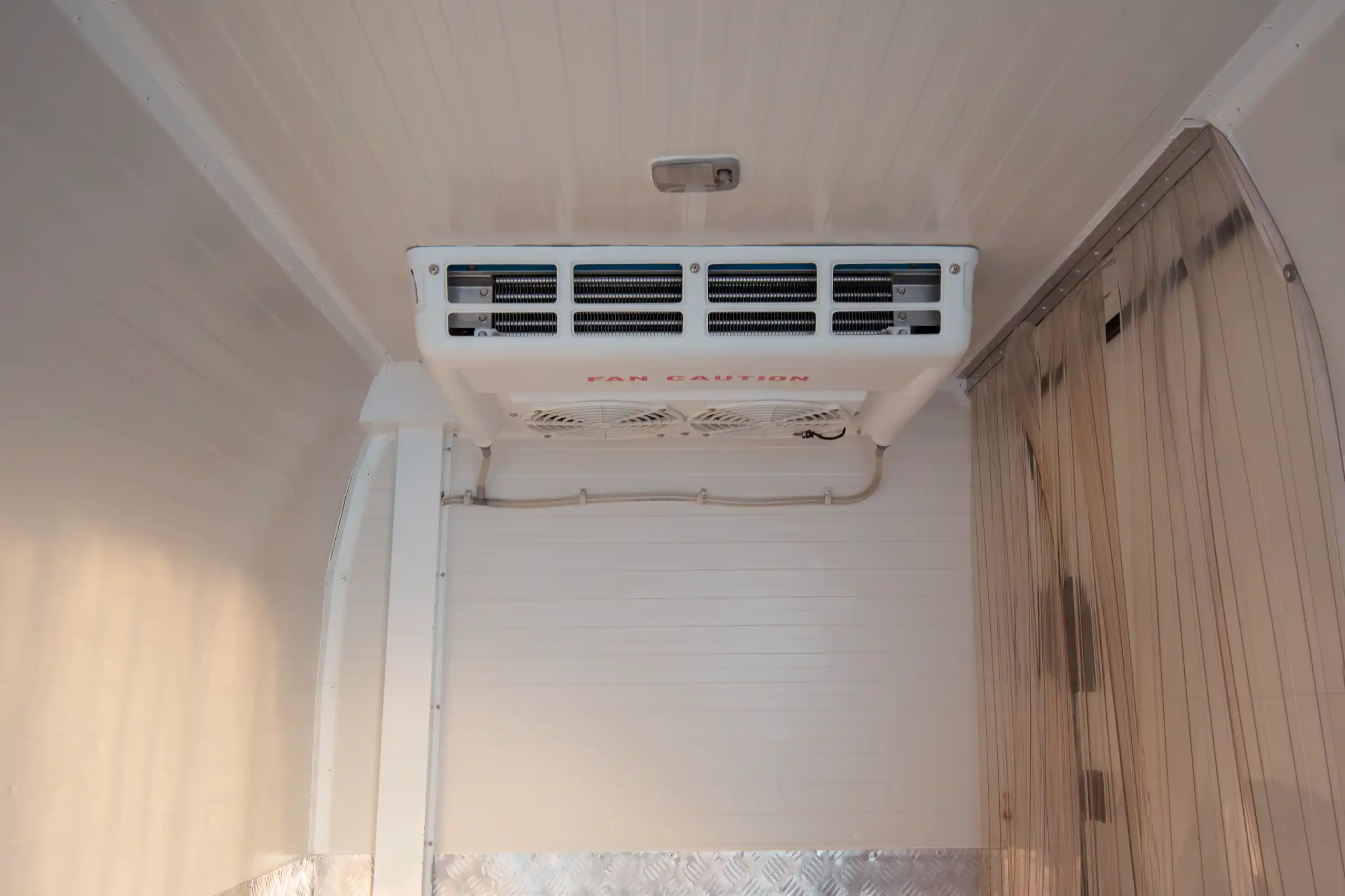 Used 2022 Nissan Urvan Standard Roof Chiller White – Chiller Cooling Unit View at First Choice Cars Sharjah