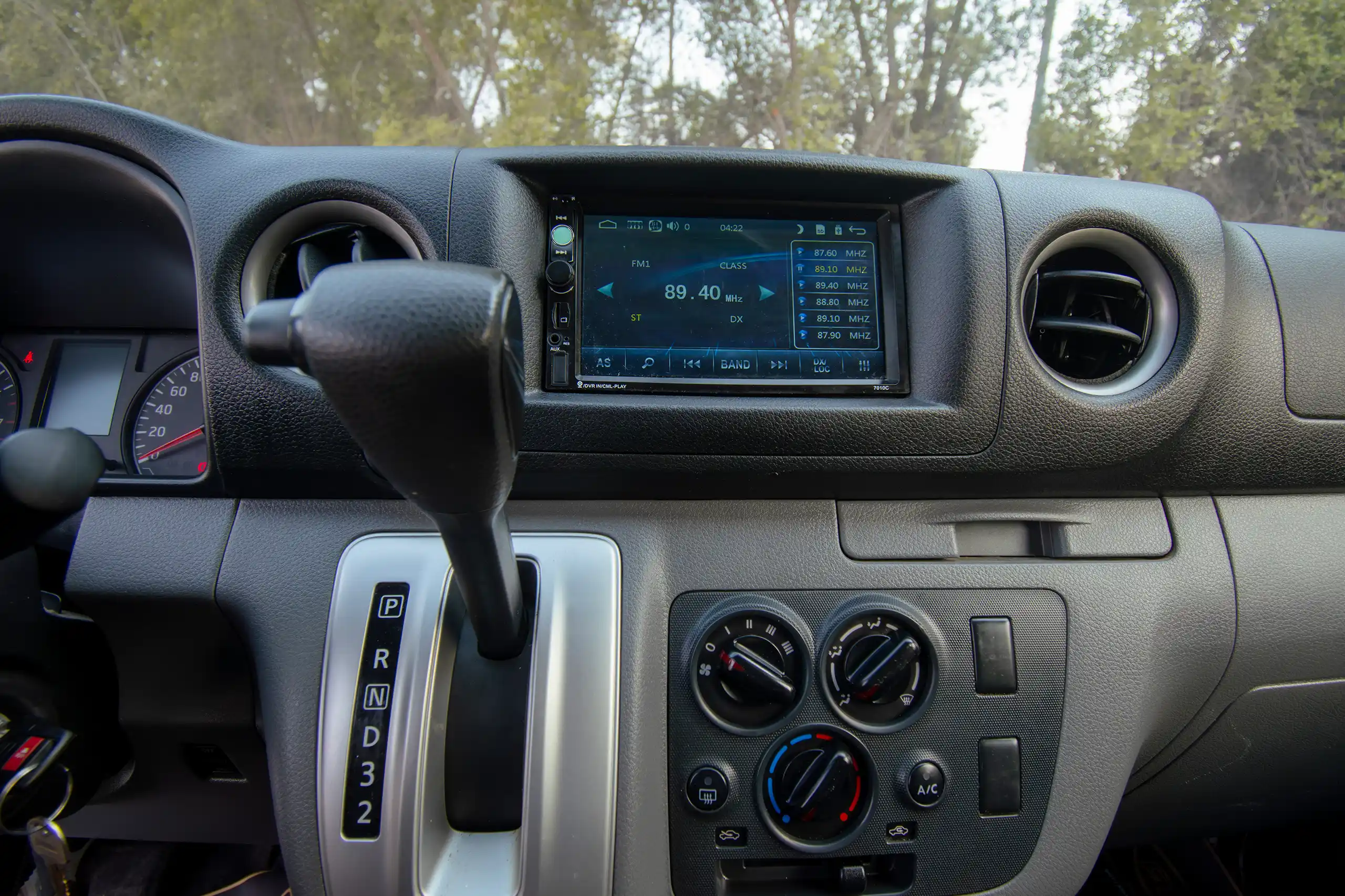 Used 2022 Nissan Urvan Panel Van S/R White – Infotainment / Touchscreen System at First Choice Cars Sharjah