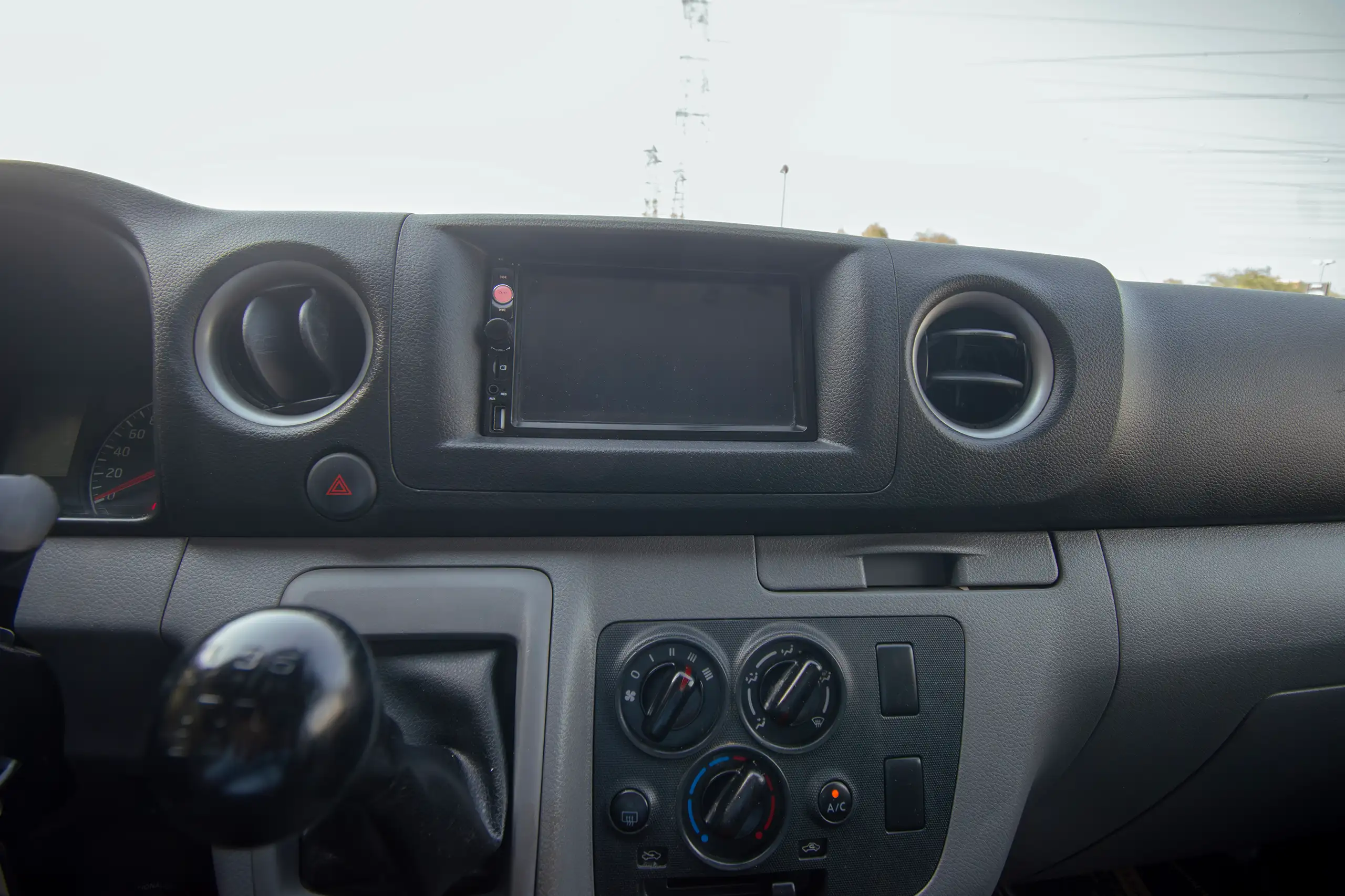 Used 2022 Nissan Urvan High Roof Chiller White – Infotainment / Touchscreen System at First Choice Cars Sharjah