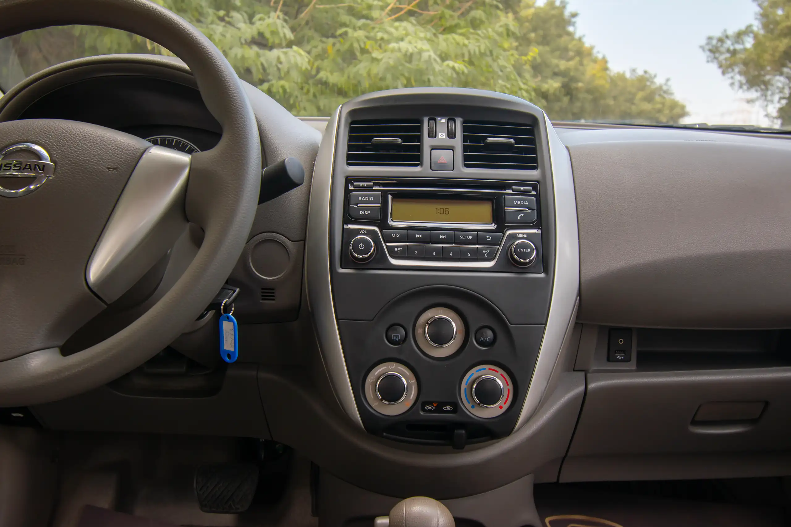 Used 2022 Nissan Sunny SV White – Infotainment / Touchscreen System at First Choice Cars Sharjah