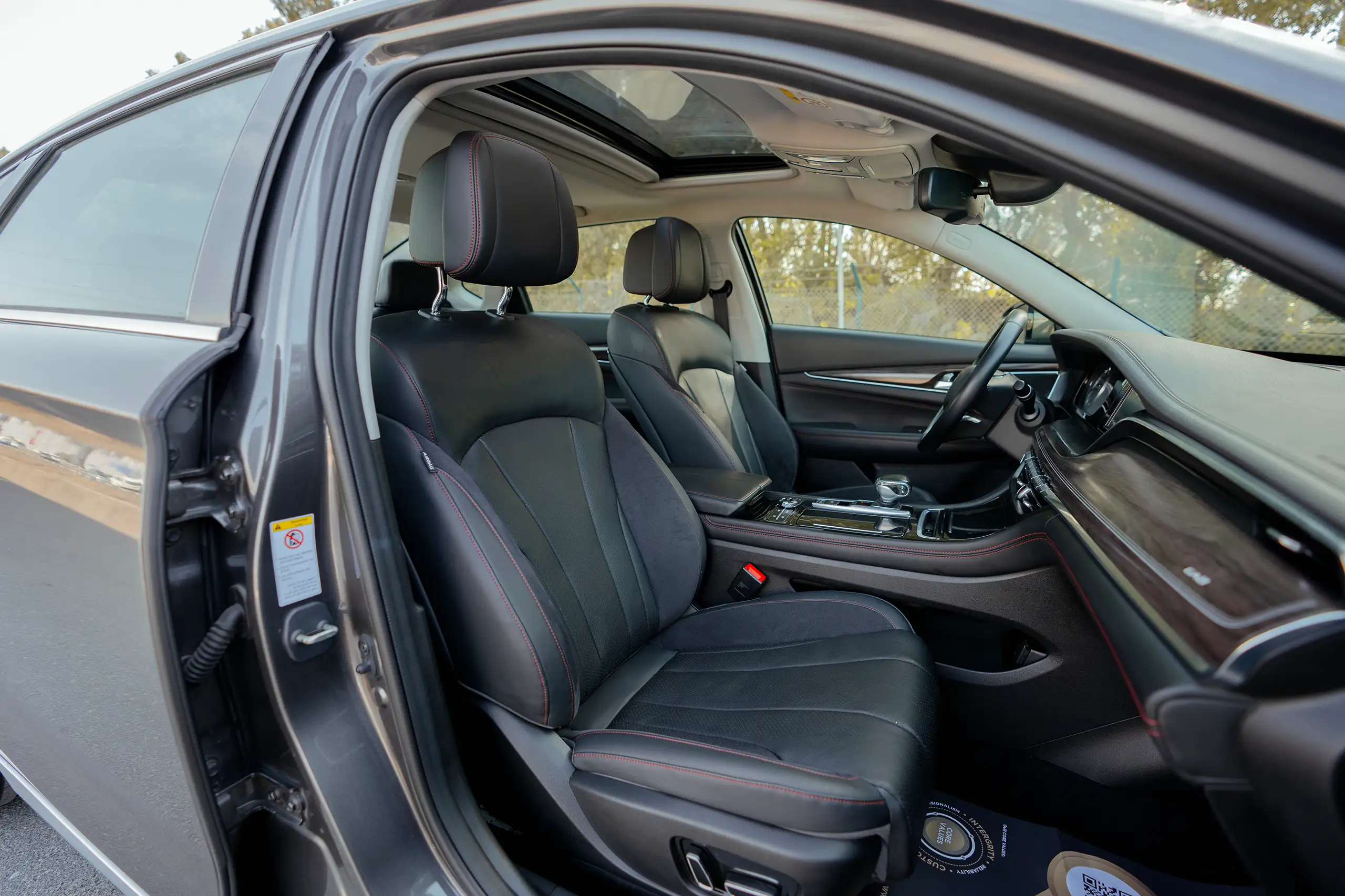 Used 2022 GAC GA8 GL Grey – Front Passenger Side Cabin View at First Choice Cars Sharjah