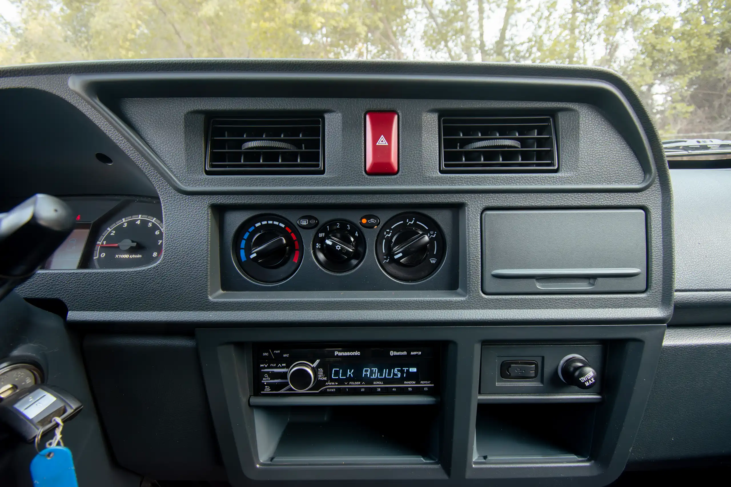 Used 2022 CMC D260 Delivery Van White – Infotainment / Touchscreen System at First Choice Cars Sharjah