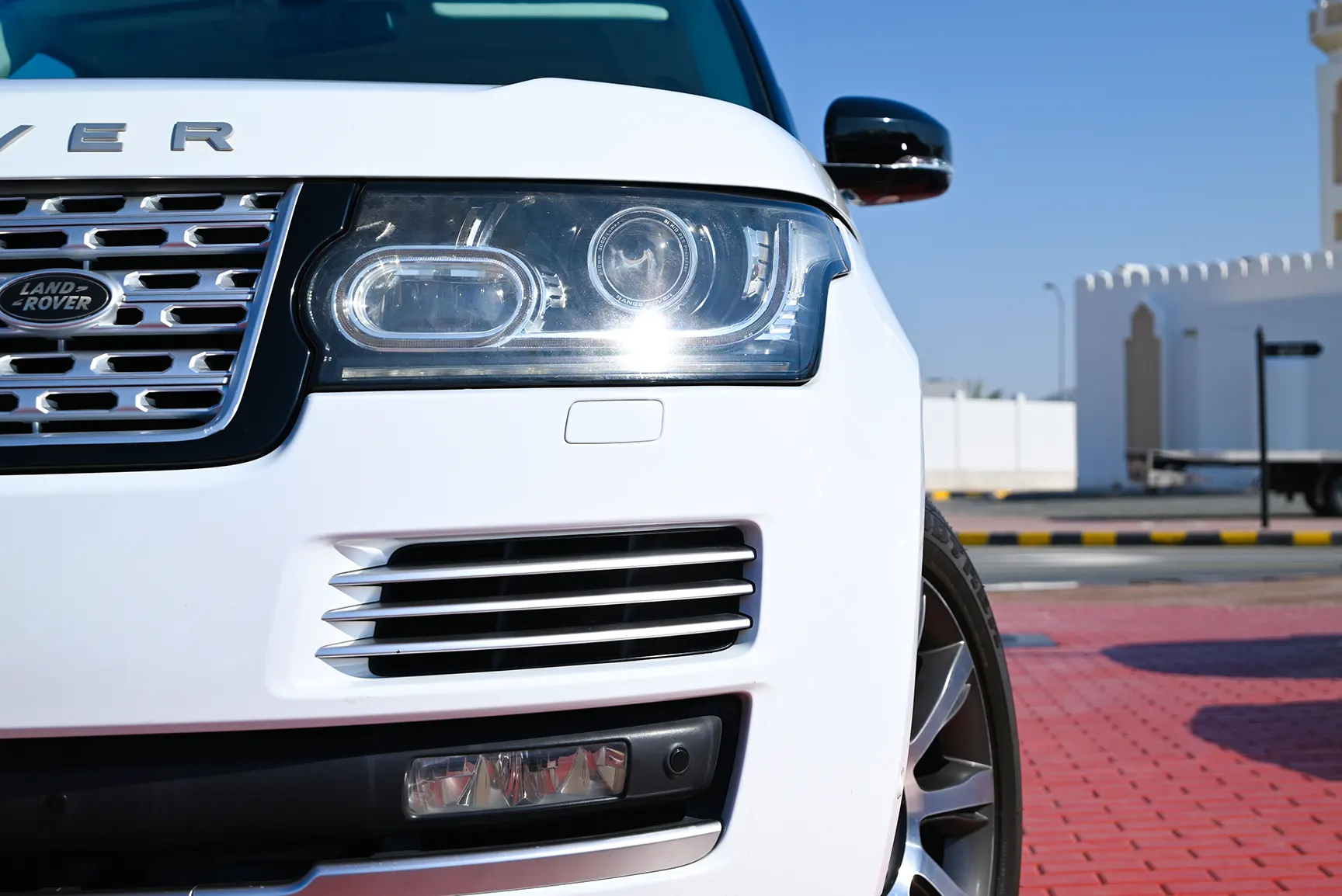 Used 2015 Land Rover Range Rover Vogue Hse White – Headlight Close-up at First Choice Cars Sharjah