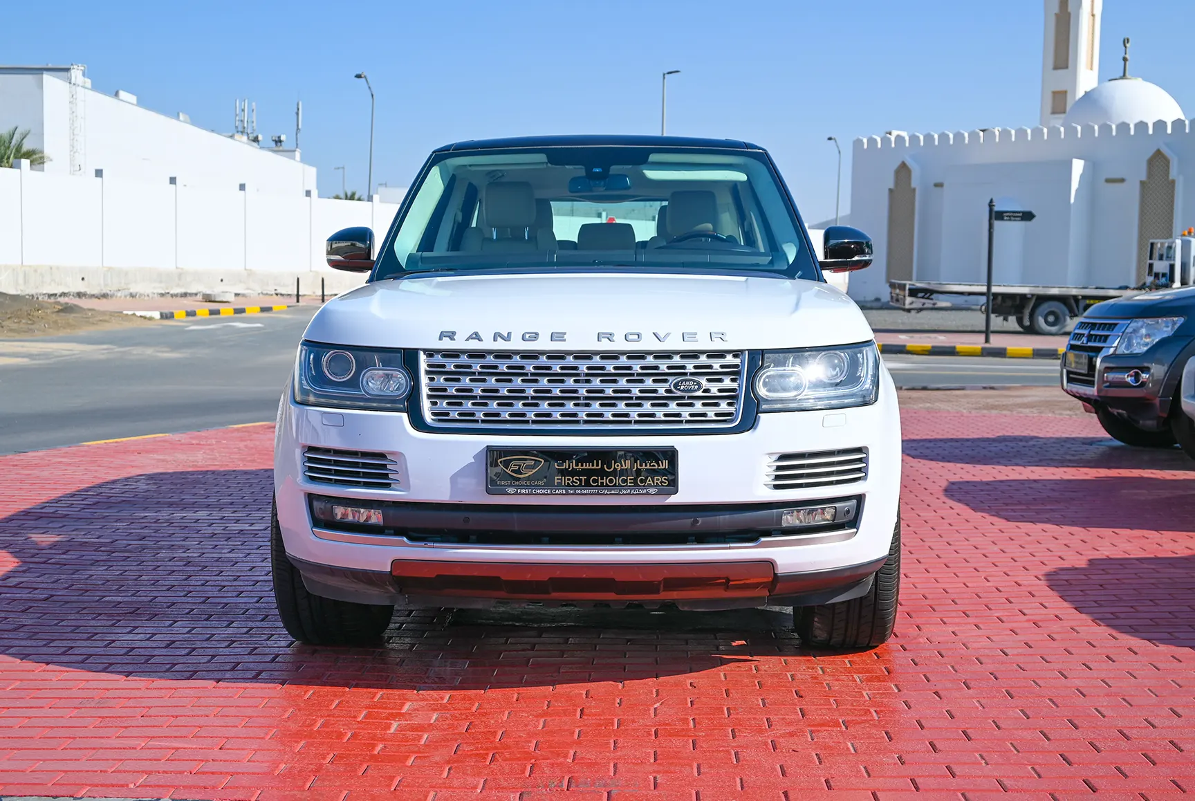 Used 2015 Land Rover Range Rover Vogue Hse White – Front View at First Choice Cars Sharjah