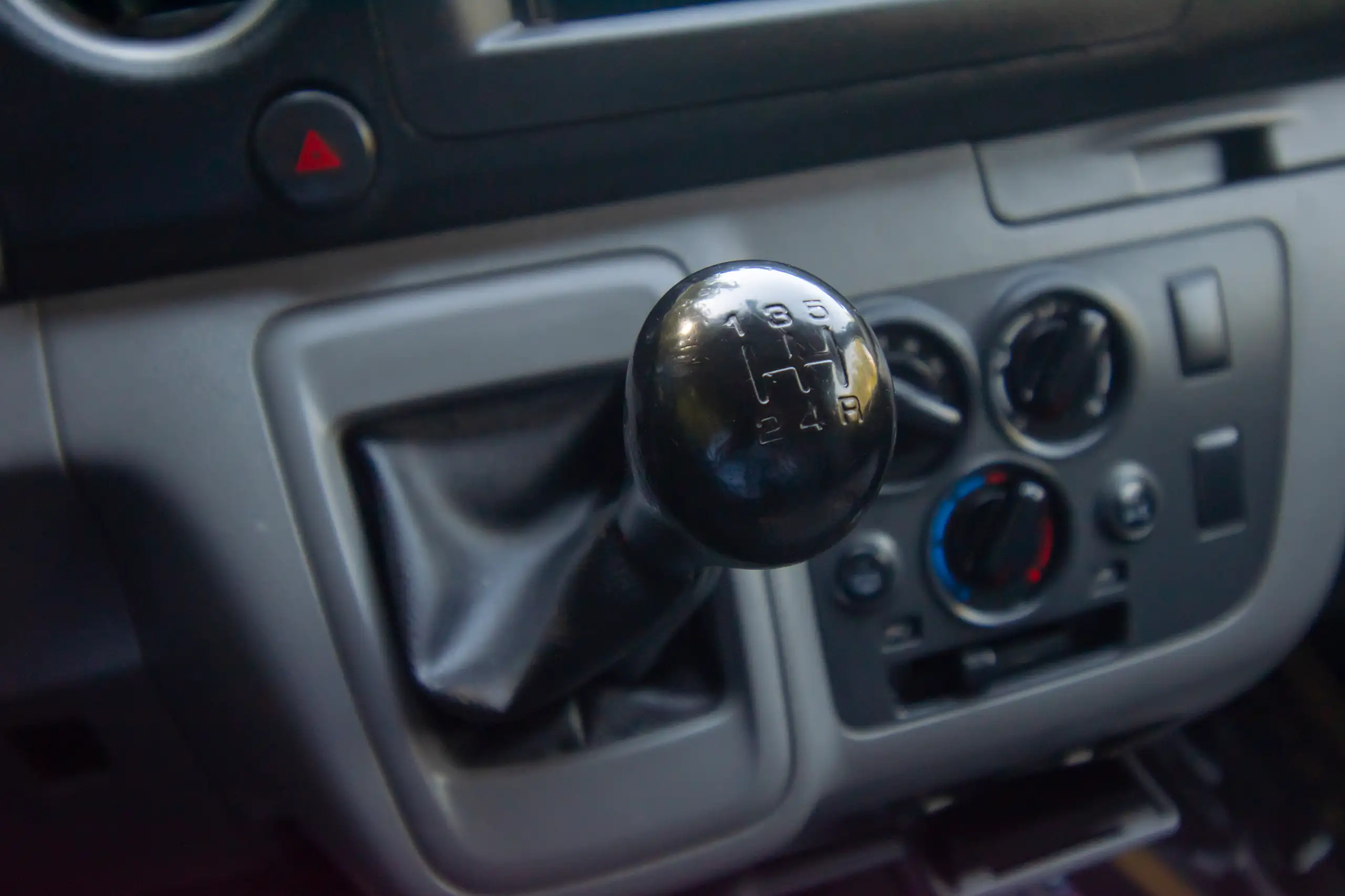 Used 2021 Nissan Urvan Panel Van S/R White – Center Console & Gear Shifter at First Choice Cars Sharjah