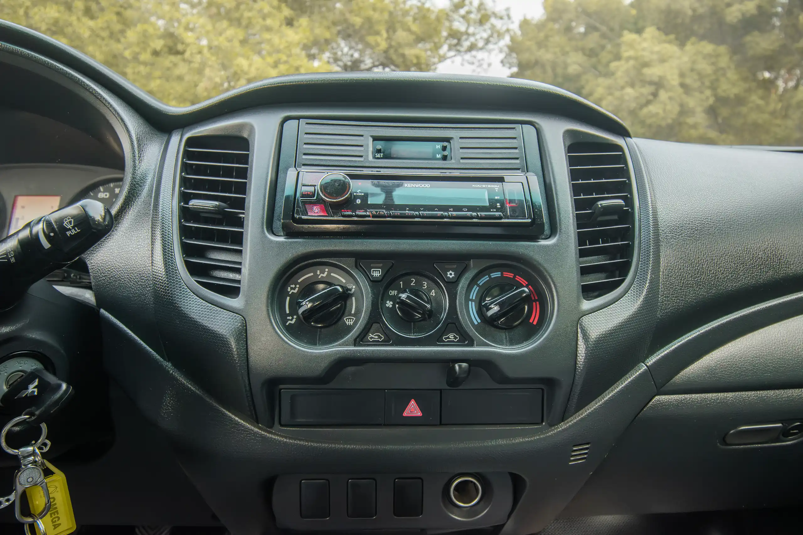 Used 2021 Mitsubishi L200 Double Cab GLX White – Infotainment / Touchscreen System at First Choice Cars Sharjah