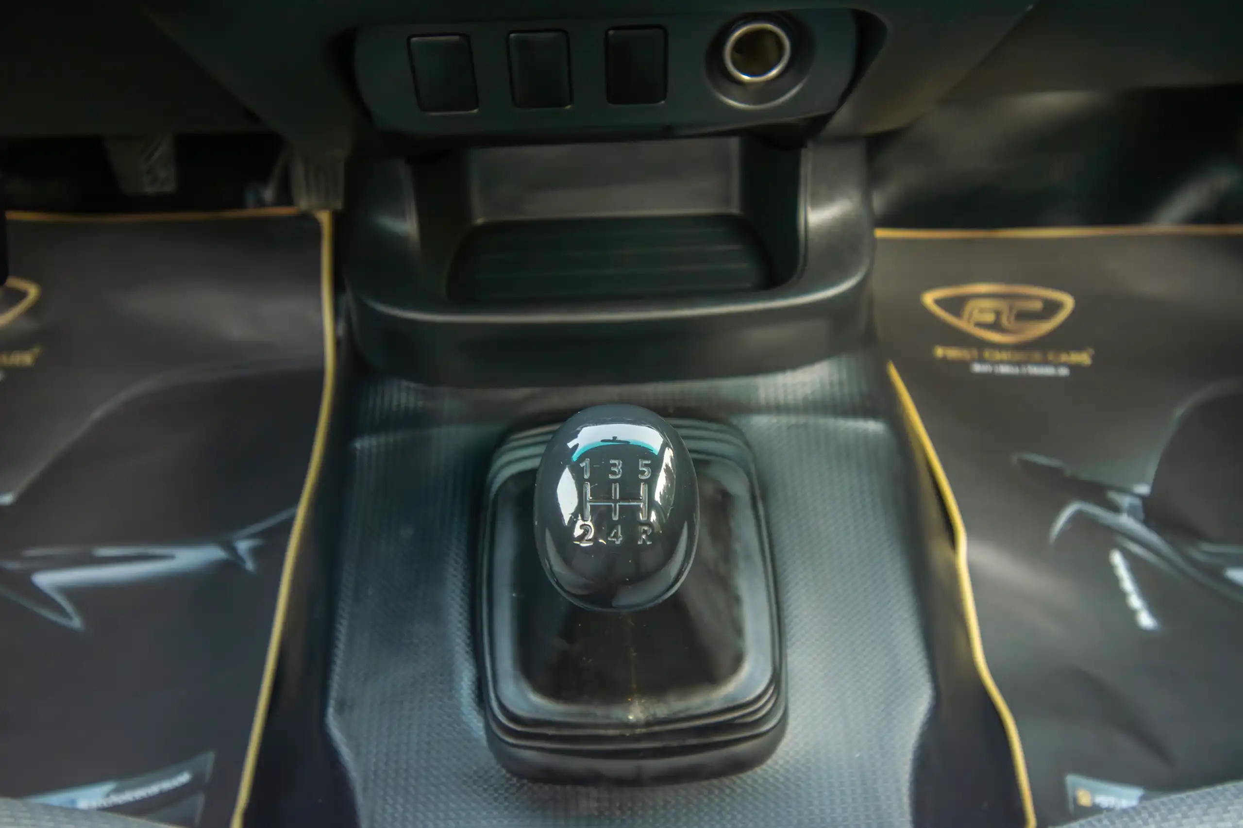 Used 2021 Mitsubishi L200 Double Cab GLX White – Center Console & Gear Shifter at First Choice Cars Sharjah