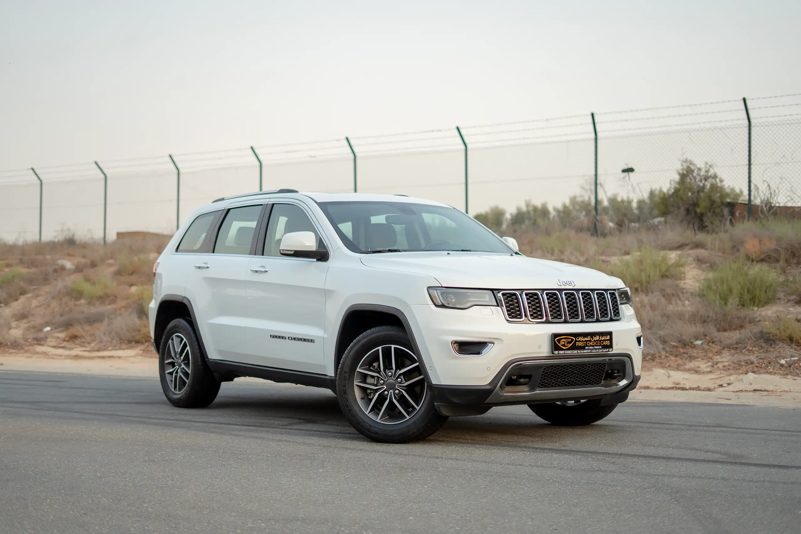 Used 2021 Jeep Grand Cherokee Limited White – Right Front Diagonal (45°) View at First Choice Cars Sharjah