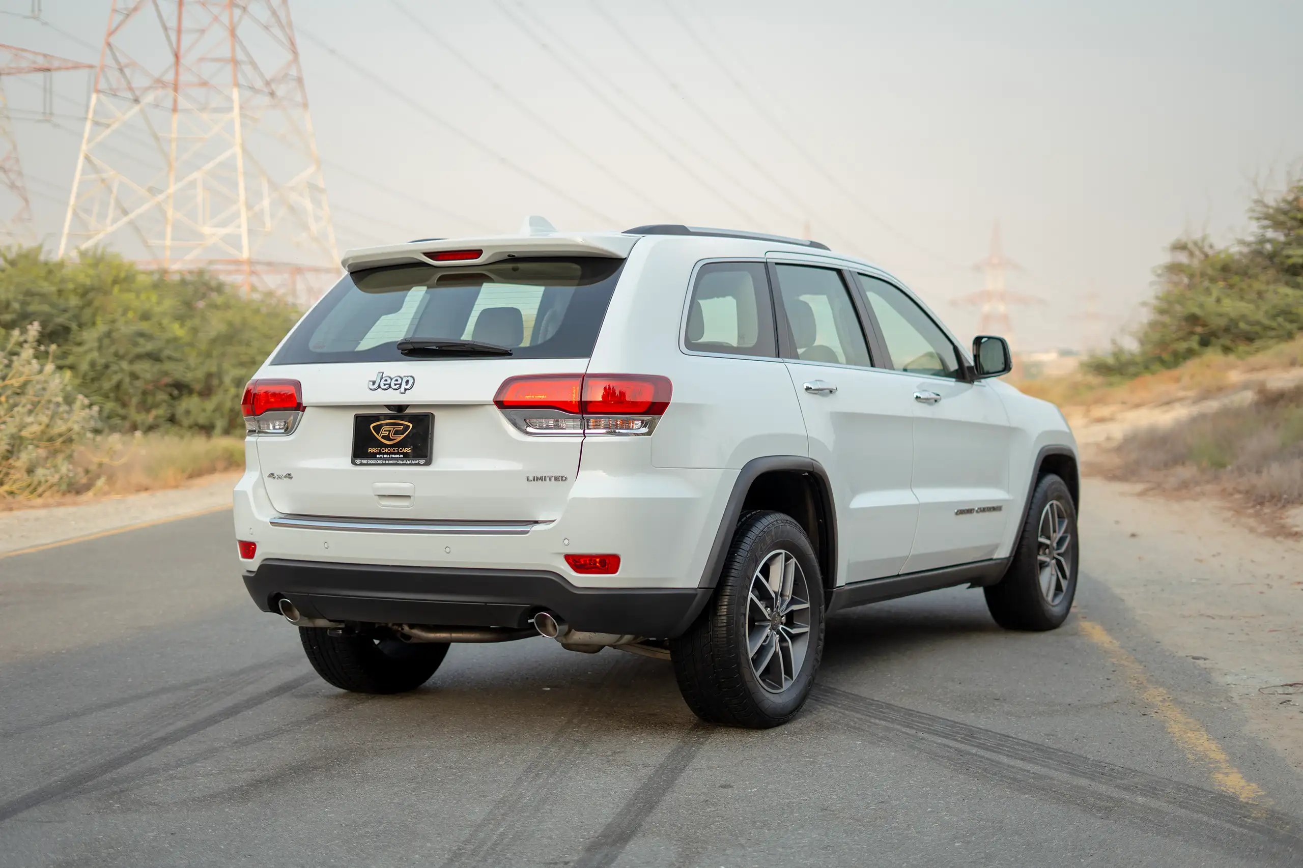 Used 2021 Jeep Grand Cherokee Limited White – Right Back Diagonal (45°) View at First Choice Cars Sharjah