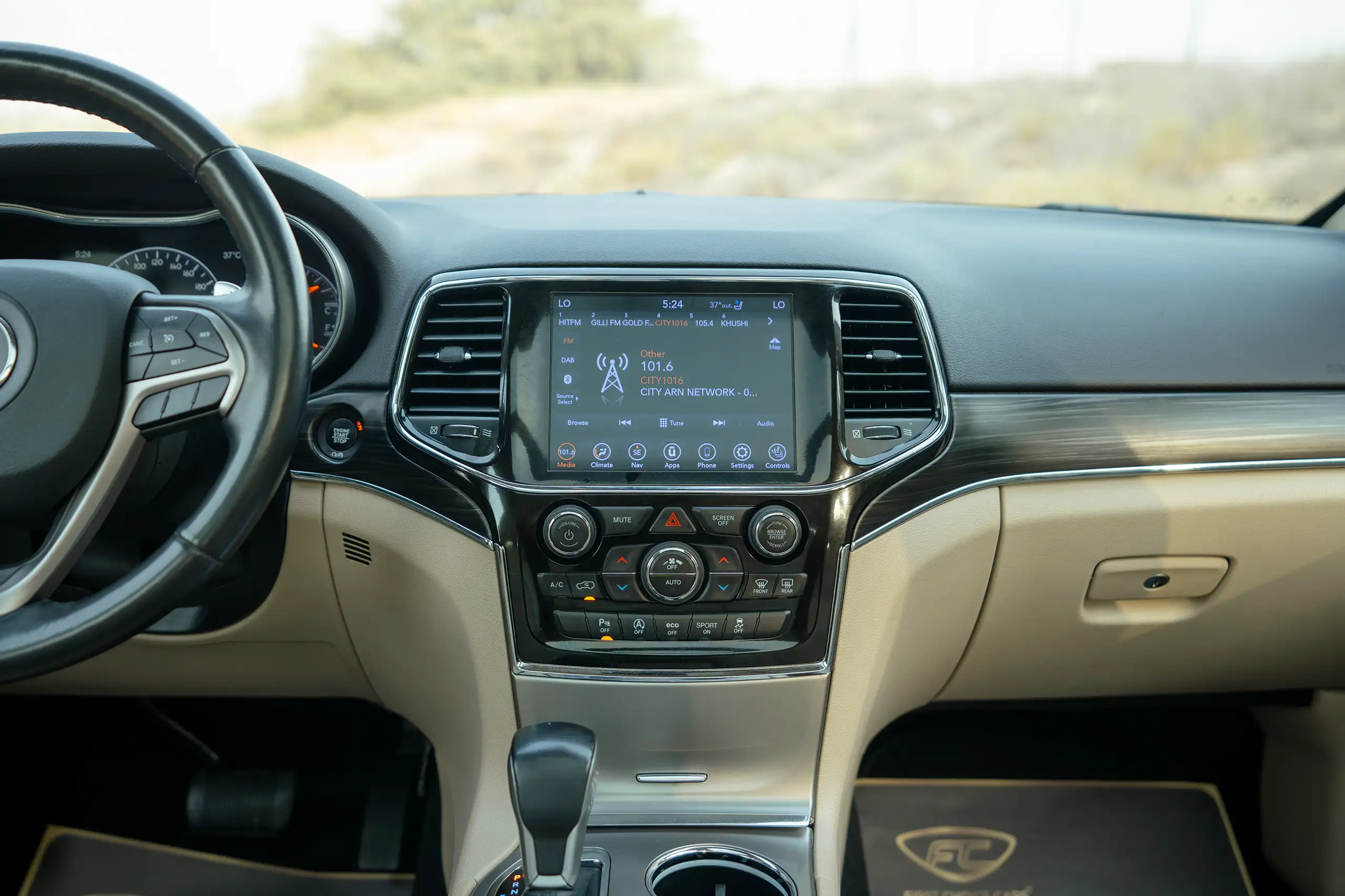Used 2021 Jeep Grand Cherokee Limited White – Infotainment / Touchscreen System at First Choice Cars Sharjah
