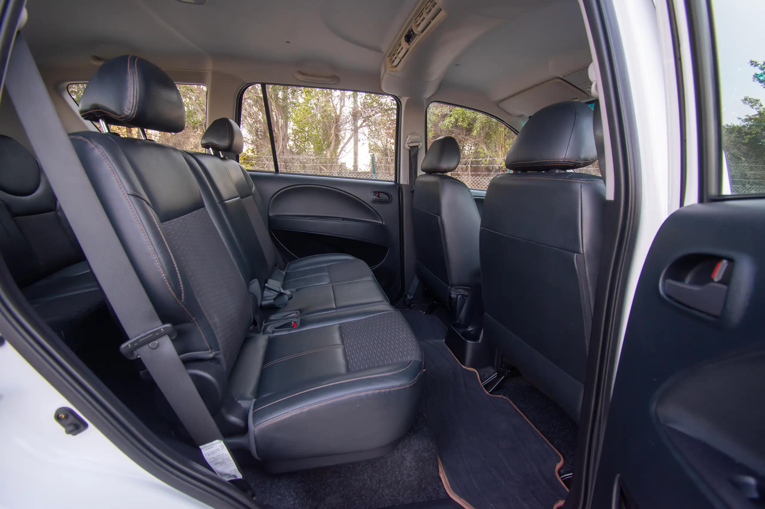 Used 2020 CMC Z7 Standard White – Rear Passenger Side Cabin View at First Choice Cars Sharjah