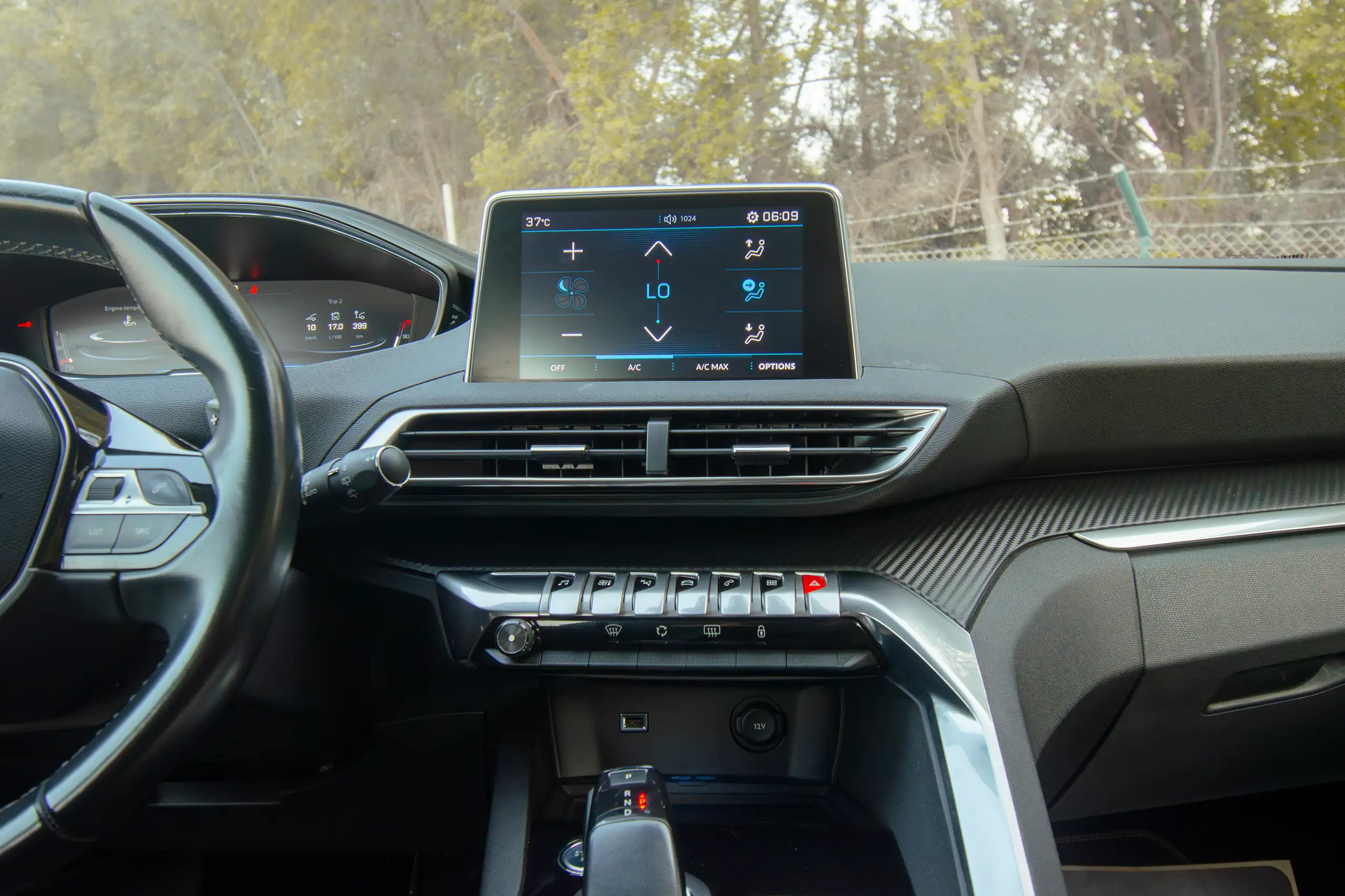 Used 2019 Peugeot 5008 Active Gold – Infotainment / Touchscreen System at First Choice Cars Sharjah