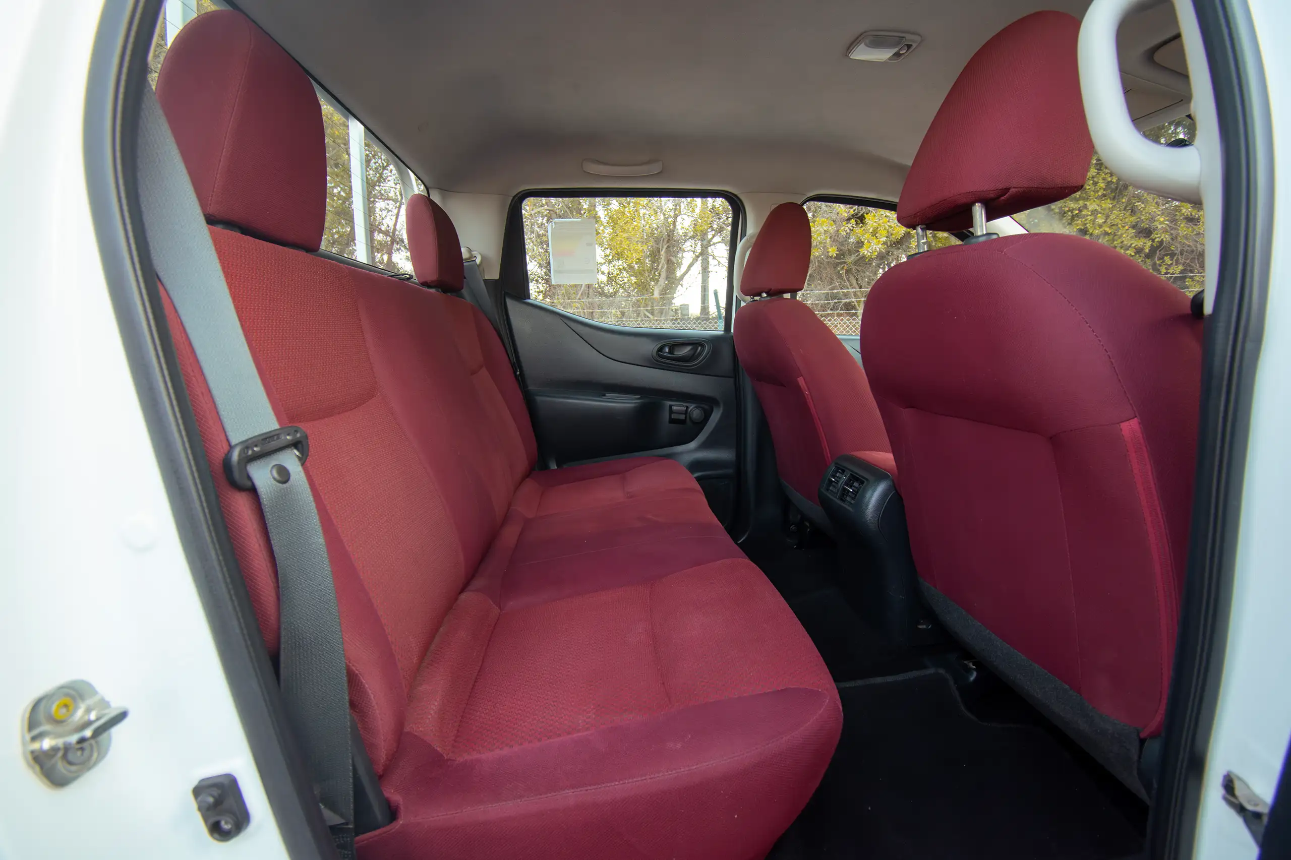 Used 2019 Nissan Navara SE 4x4 White – Rear Passenger Side Cabin View at First Choice Cars Sharjah