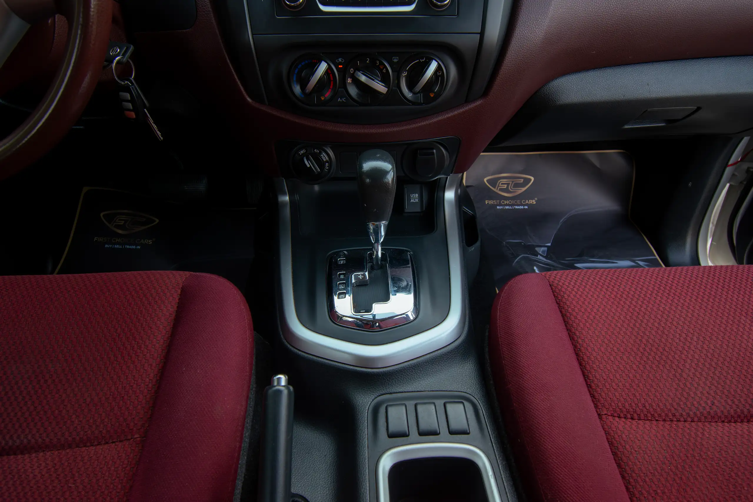 Used 2019 Nissan Navara SE 4x4 White – Center Console & Gear Shifter at First Choice Cars Sharjah