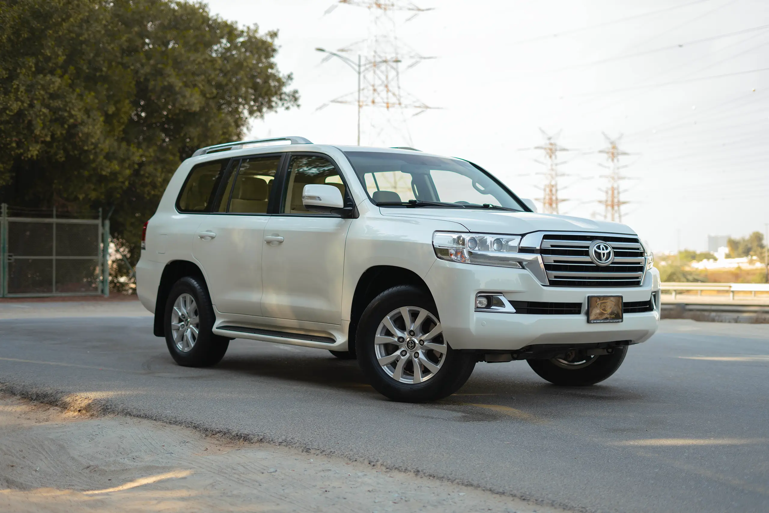 Used 2018 Toyota Land Cruiser EXR White – Right Front Diagonal (45°) View at First Choice Cars Sharjah
