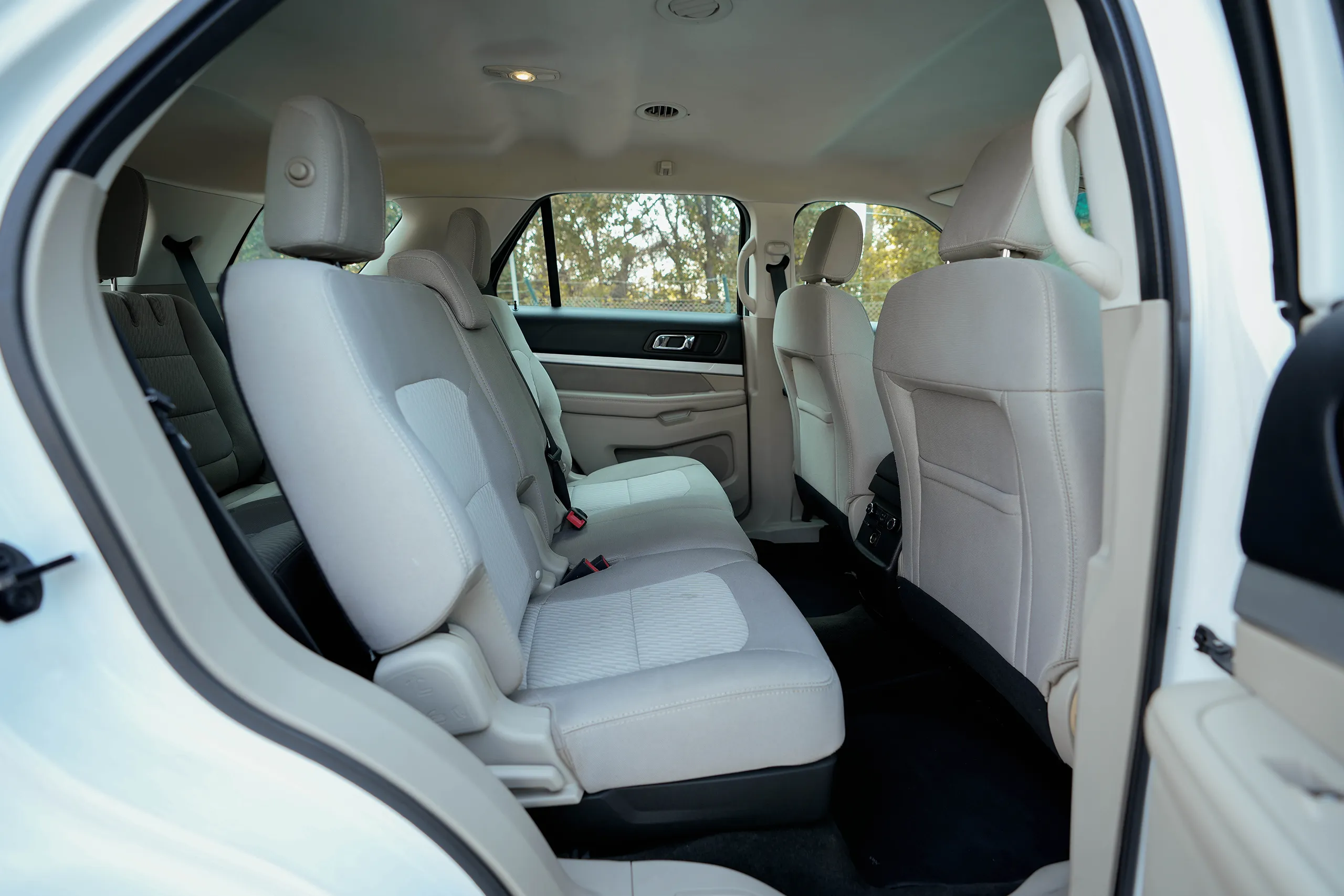 Used 2018 Ford Explorer XLT White – Rear Passenger Side Cabin View at First Choice Cars Sharjah