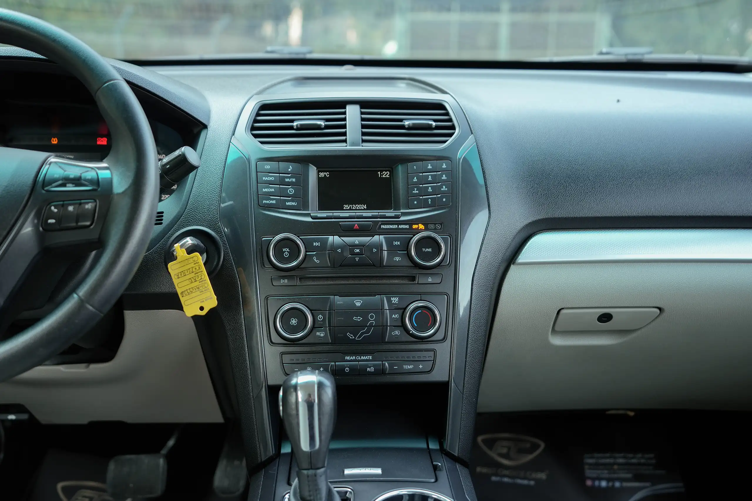 Used 2018 Ford Explorer XLT White – Infotainment / Touchscreen System at First Choice Cars Sharjah