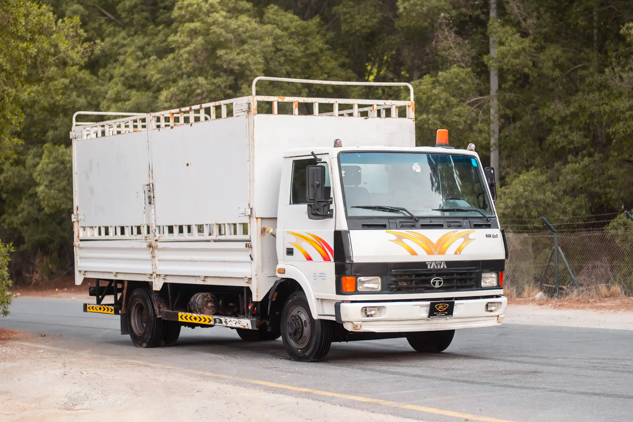 Used 2016 TATA LPT 613 Truck White – Right Front Diagonal (45°) View at First Choice Cars Sharjah