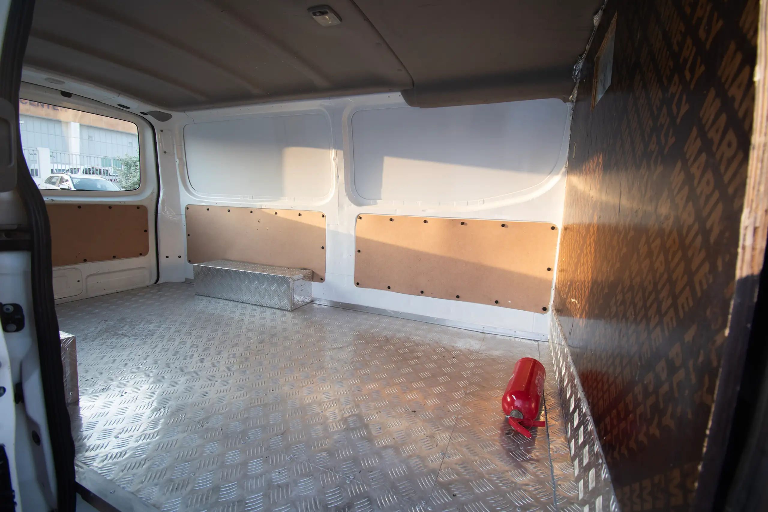 Used 2016 Nissan Urvan Panel Van S/R White – Delivery Box Right Side Interior View at First Choice Cars Sharjah