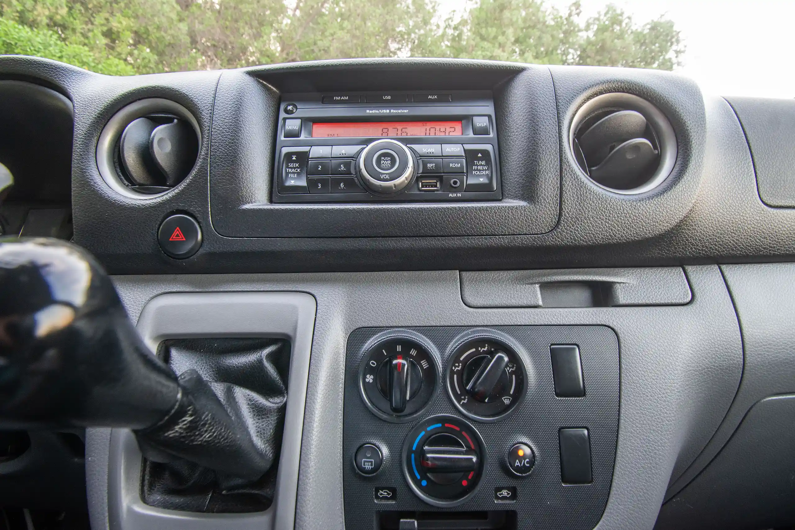 Used 2016 Nissan Urvan Panel Van S/R White – Infotainment / Touchscreen System at First Choice Cars Sharjah