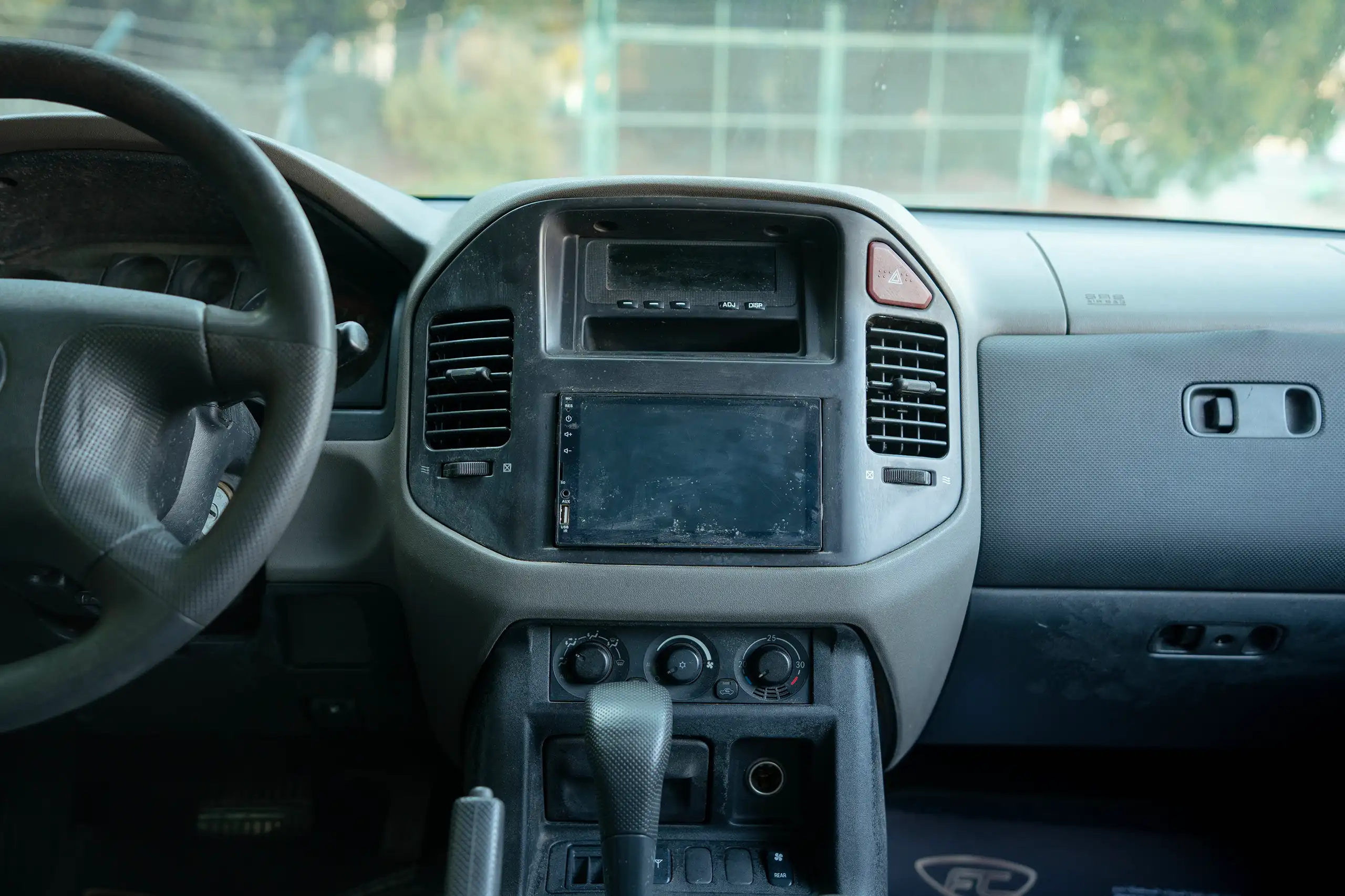 Used 2005 Mitsubishi PAJERO 3.0 GLS Silver – Infotainment / Touchscreen System at First Choice Cars Sharjah