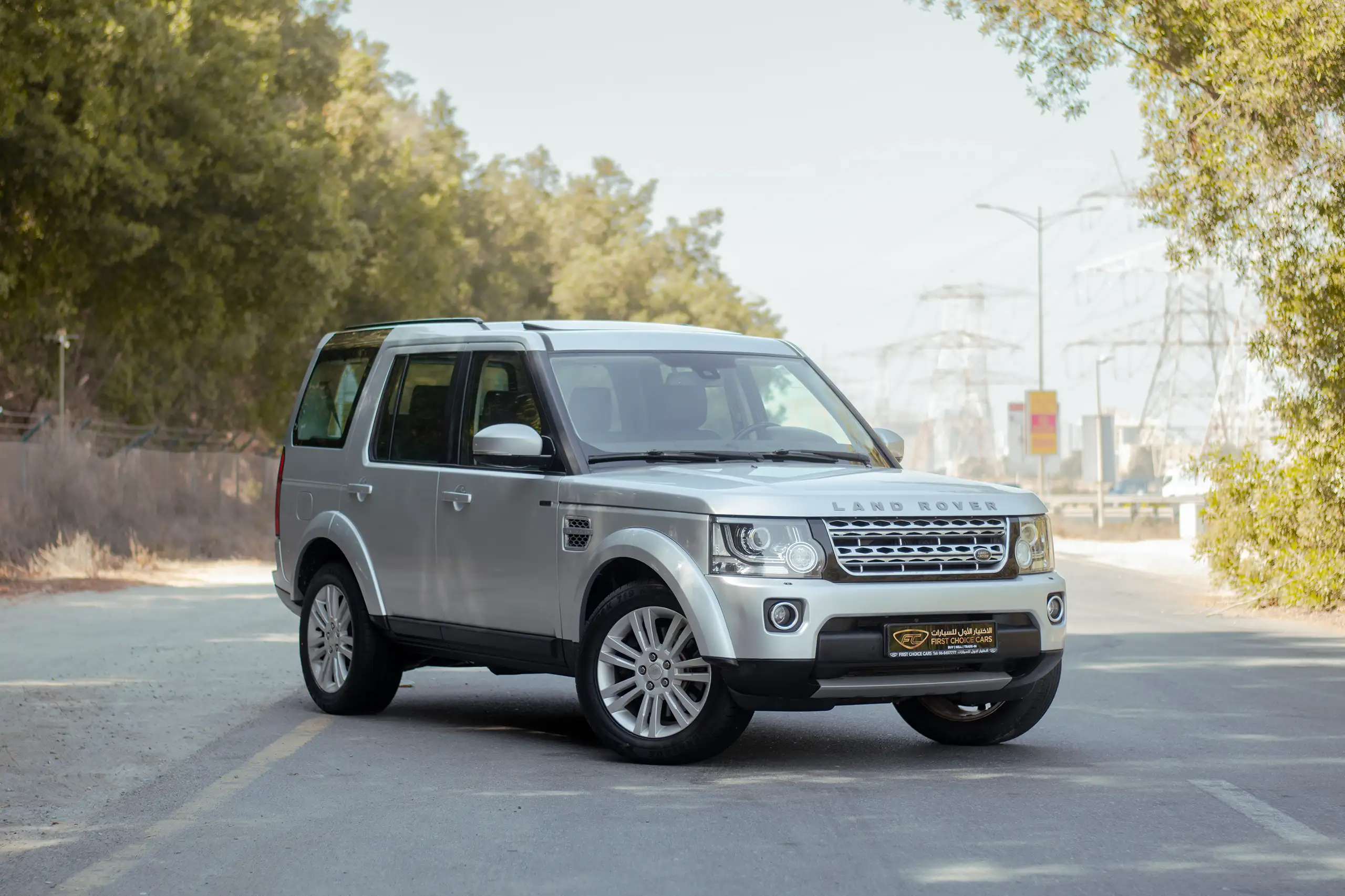 Used 2016 Land Rover LR4 HSE Silver – Right Front Diagonal (45°) View at First Choice Cars Sharjah