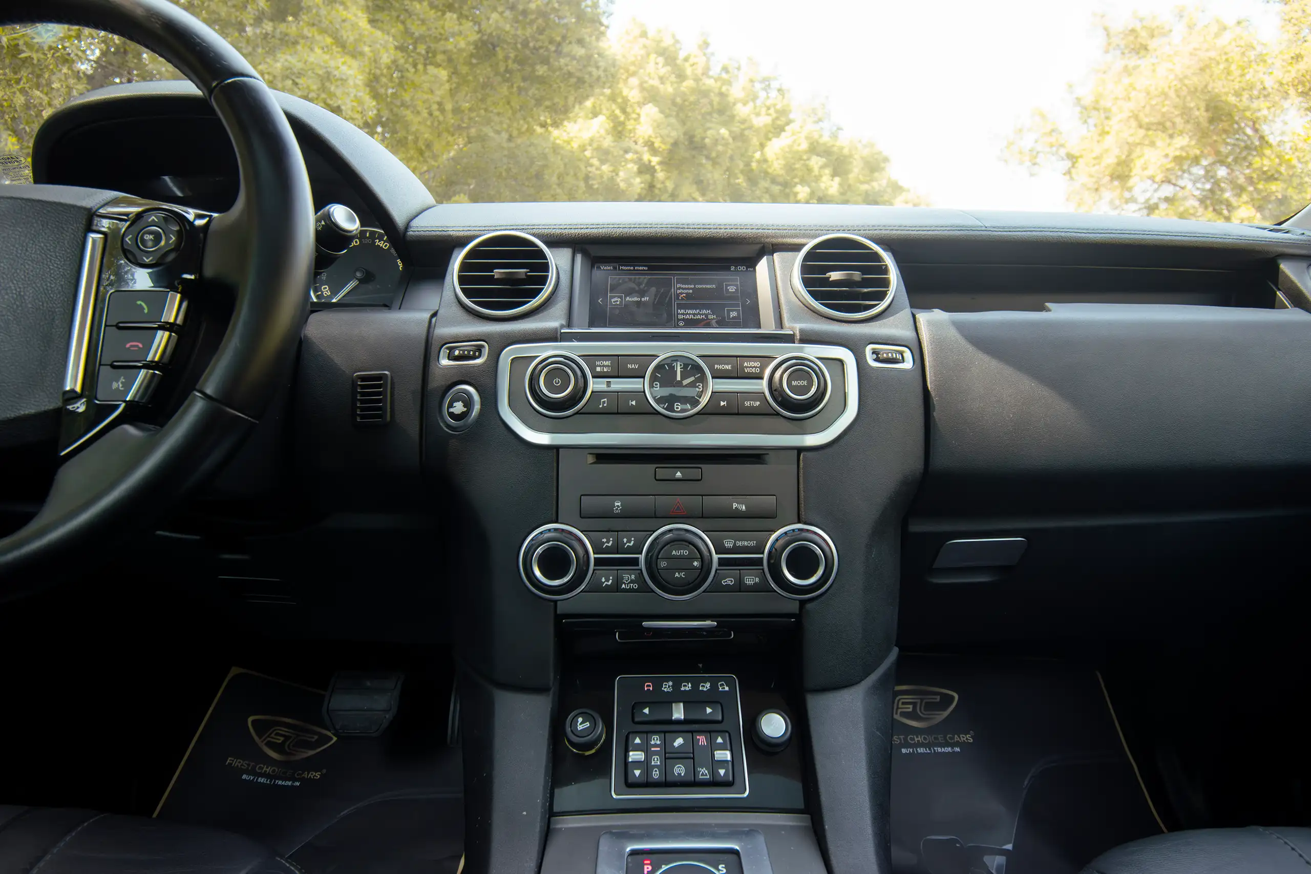 Used 2016 Land Rover LR4 HSE Silver – Infotainment / Touchscreen System at First Choice Cars Sharjah