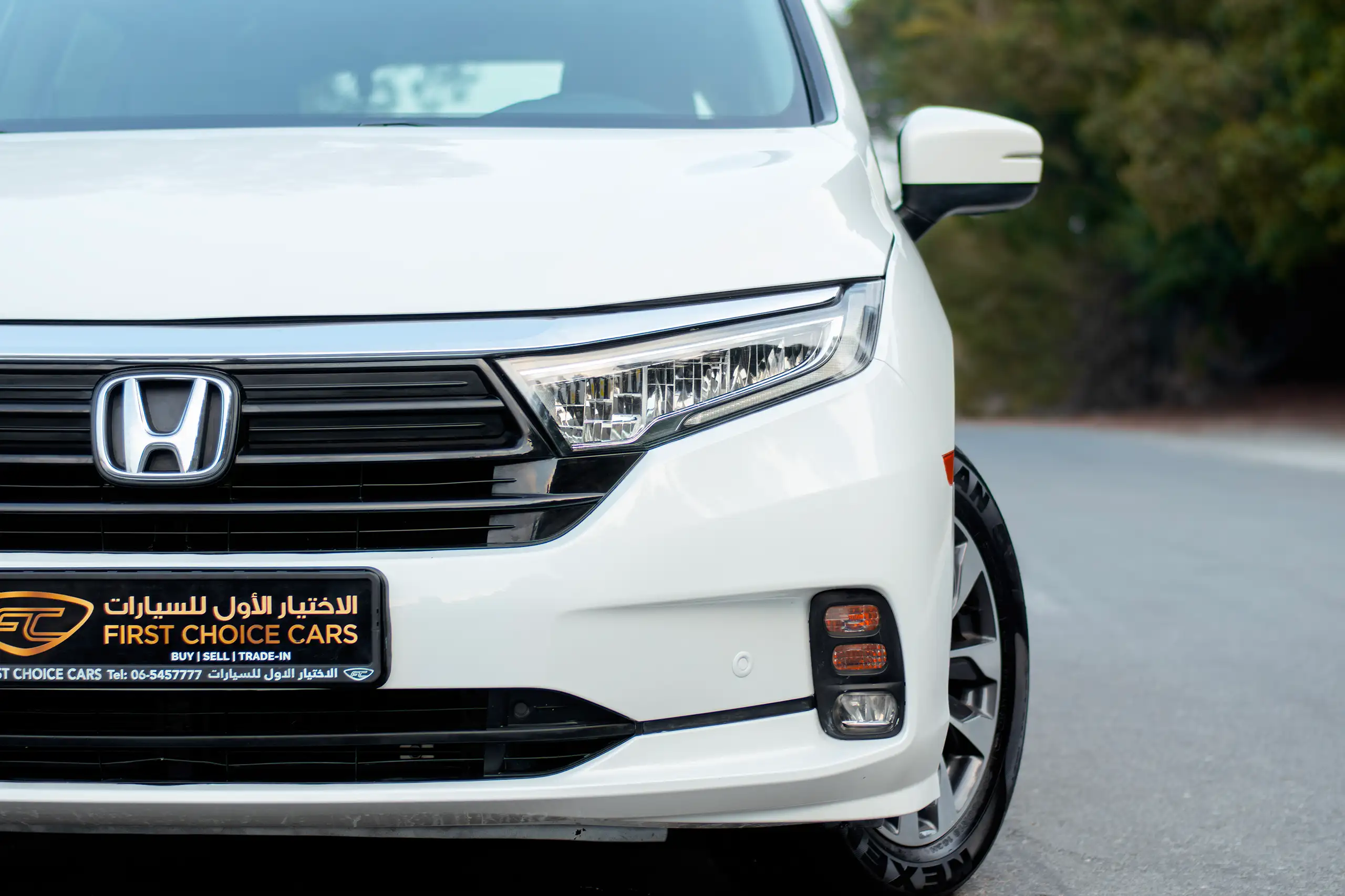 Used 2021 Honda Odyssey EX White – Headlight Close-up at First Choice Cars Sharjah