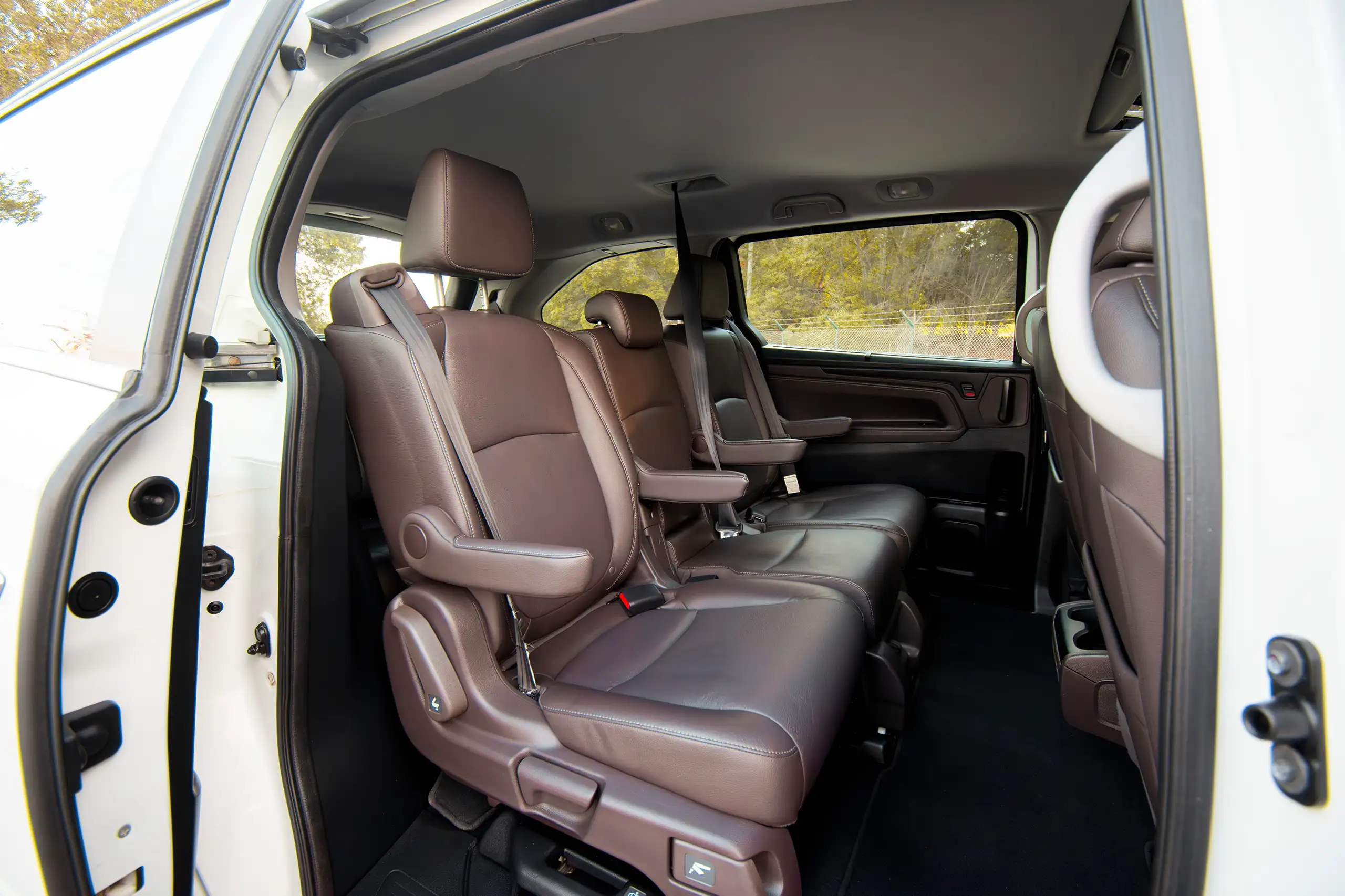 Used 2021 Honda Odyssey EX White – Rear Passenger Side Cabin View at First Choice Cars Sharjah