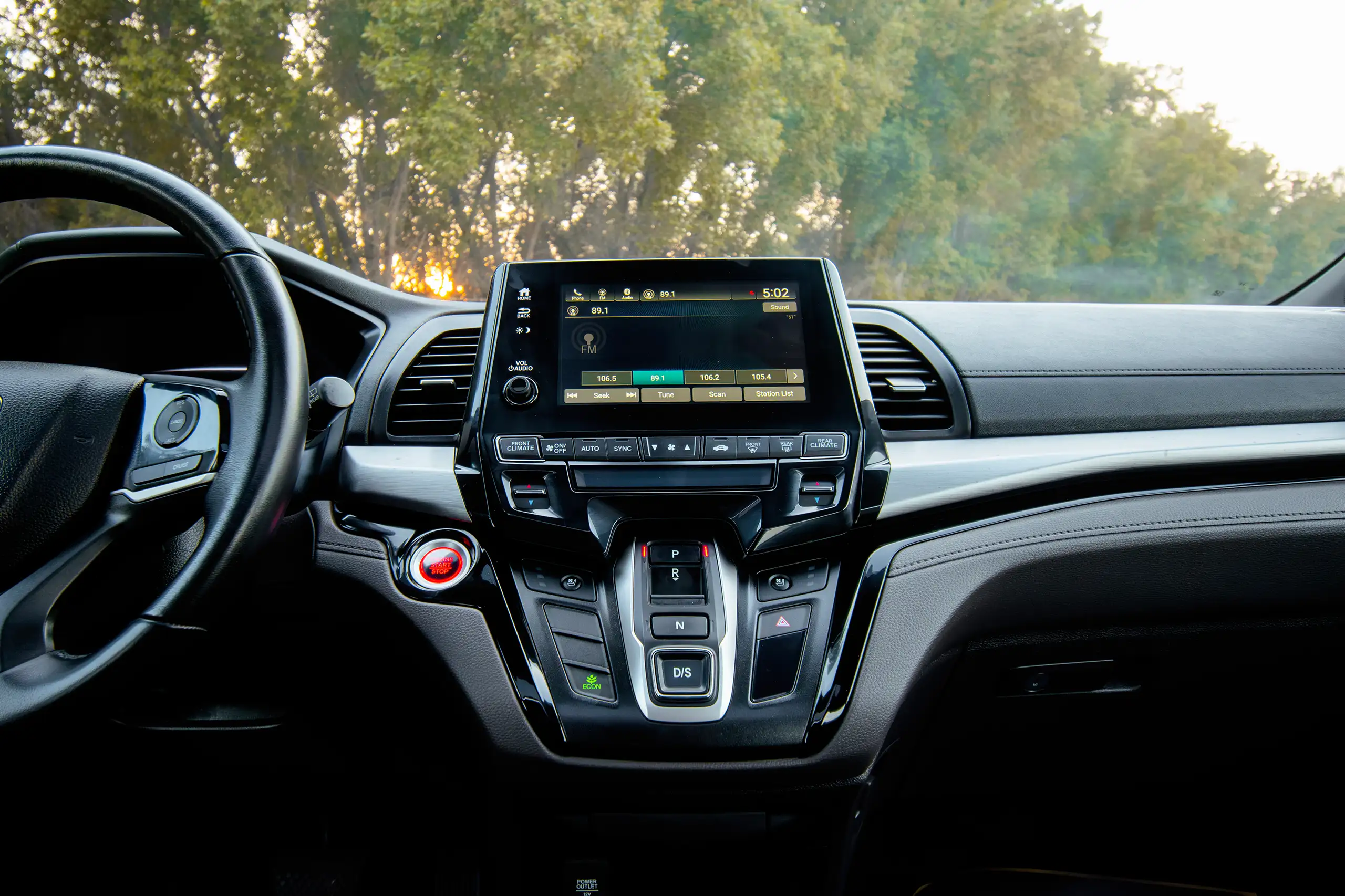 Used 2021 Honda Odyssey EX White – Infotainment / Touchscreen System at First Choice Cars Sharjah